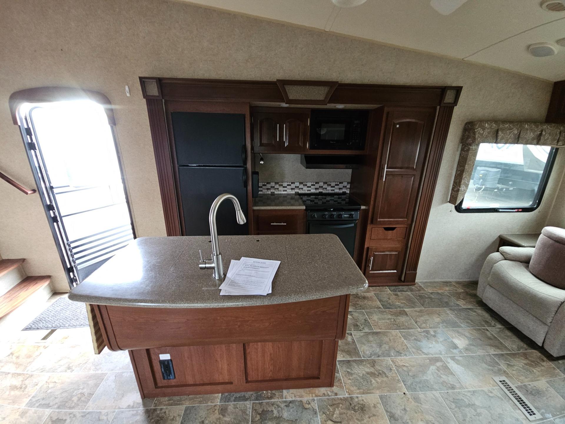 2015 Forest River RV 2015 Forest River RV Rockwood Signature Ultra Lite - thumbnail 7