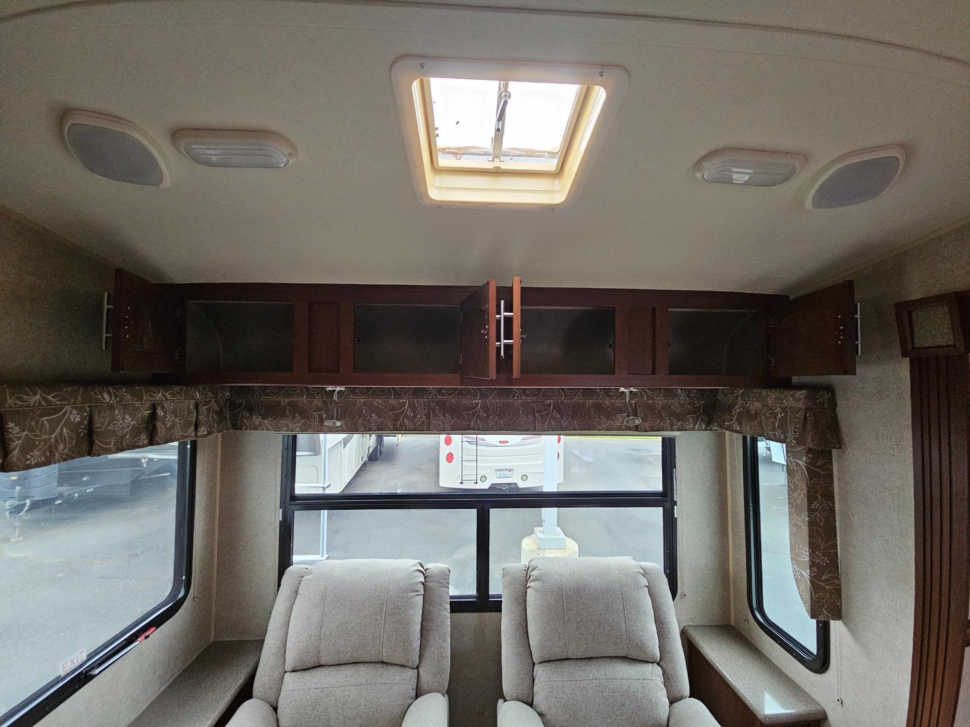 2015 Forest River RV 2015 Forest River RV Rockwood Signature Ultra Lite - thumbnail 17