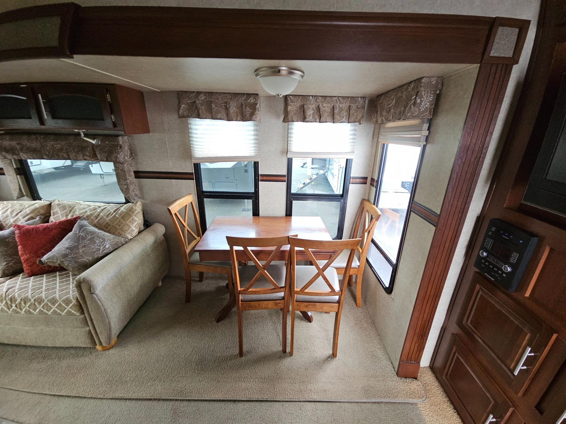 2015 Forest River RV 2015 Forest River RV Rockwood Signature Ultra Lite - thumbnail 22