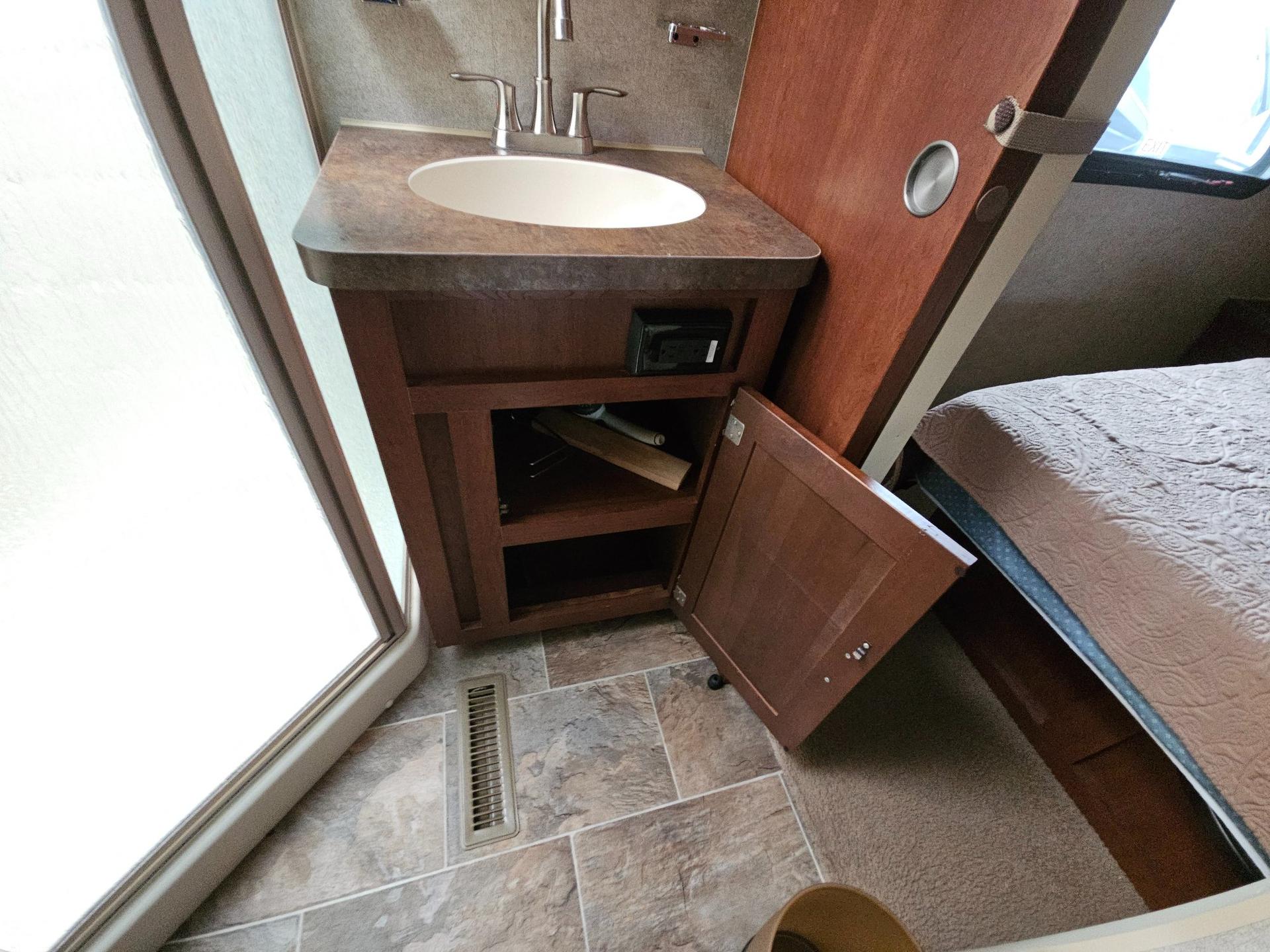 2015 Forest River RV 2015 Forest River RV Rockwood Signature Ultra Lite - thumbnail 39