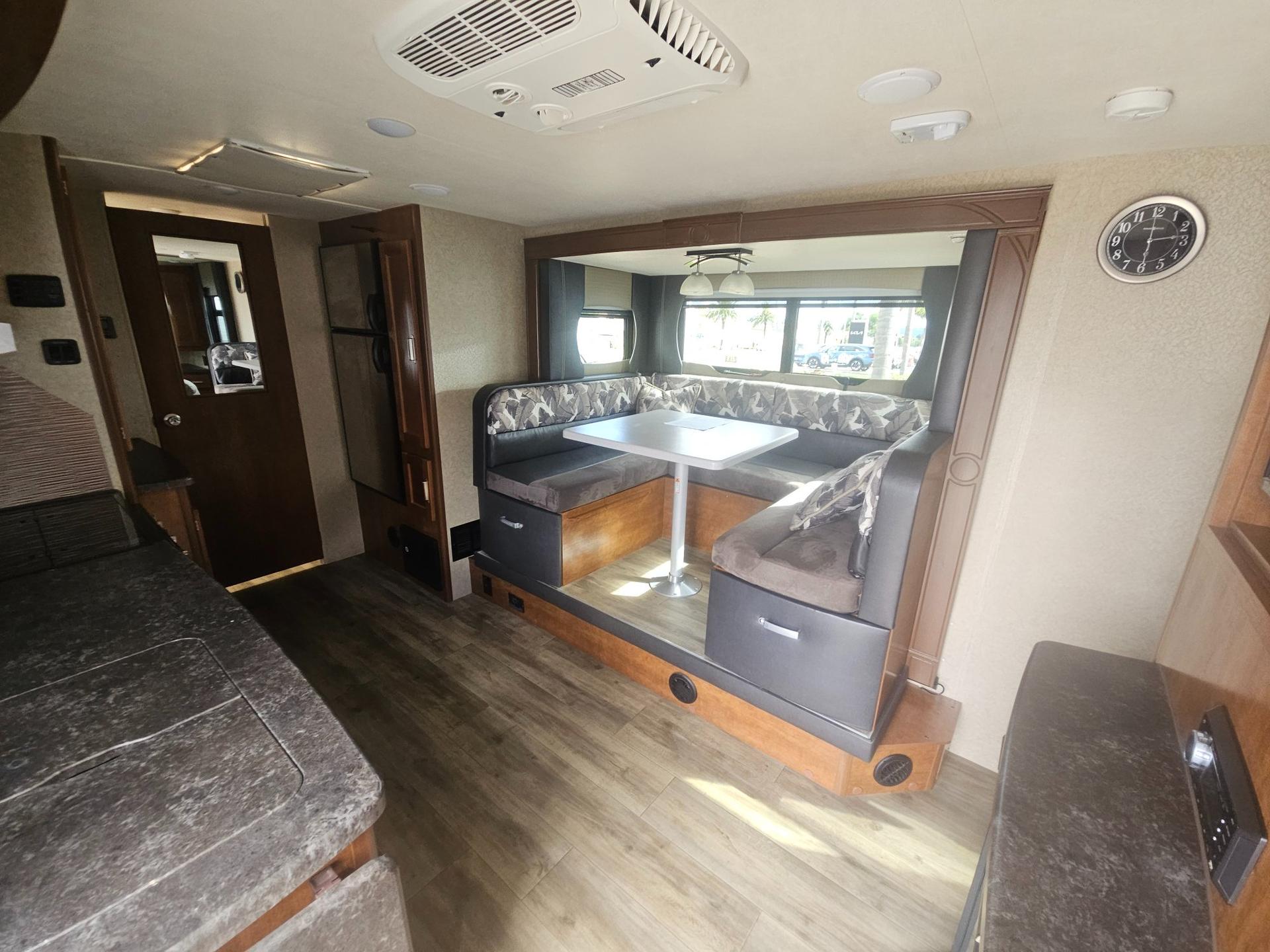 2020 Lance 2020 Lance Lance Travel Trailer - thumbnail 5