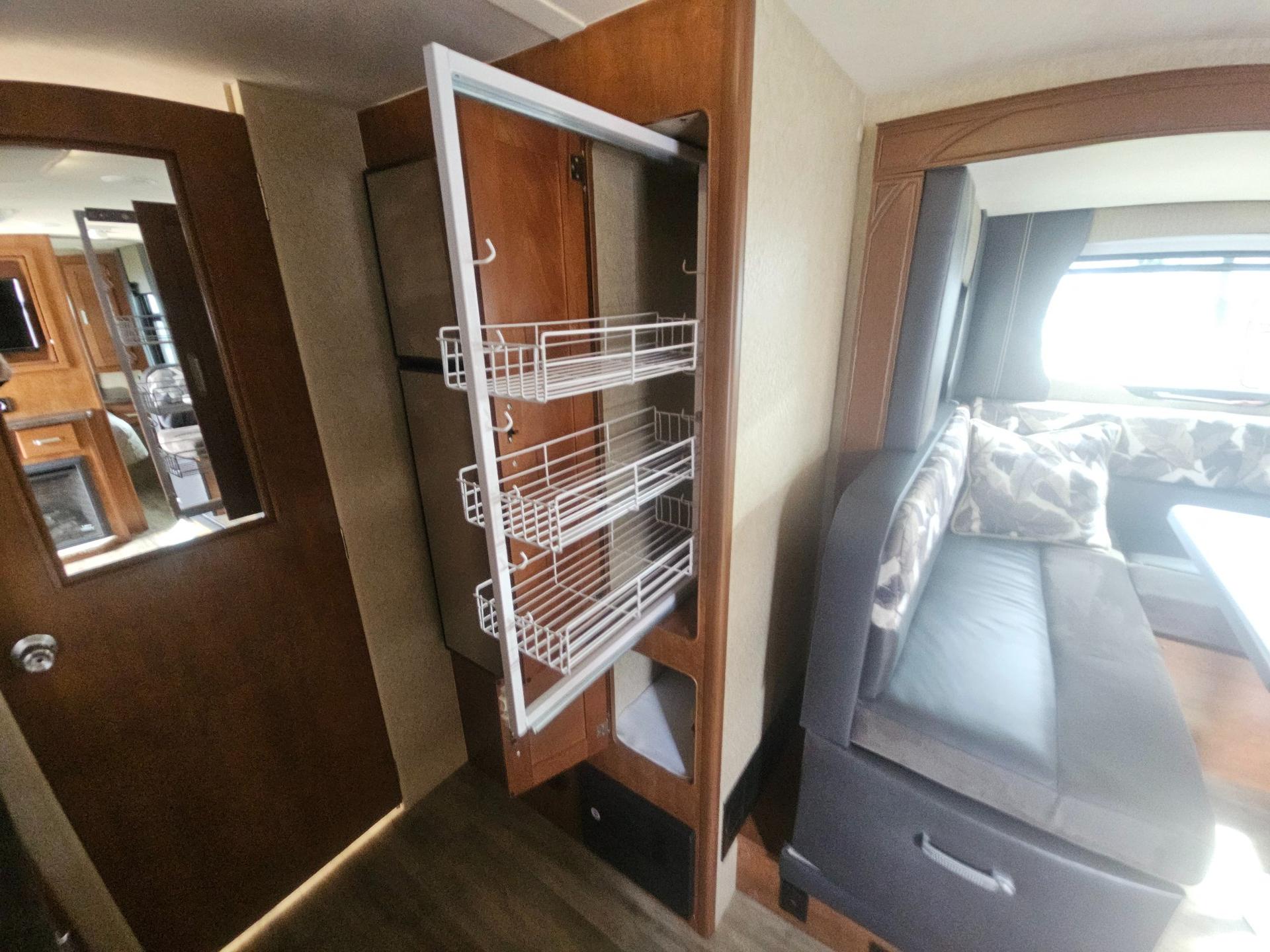 2020 Lance 2020 Lance Lance Travel Trailer - thumbnail 8