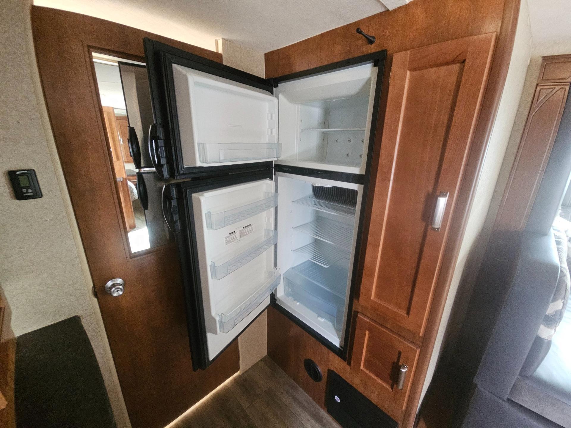 2020 Lance 2020 Lance Lance Travel Trailer - thumbnail 9