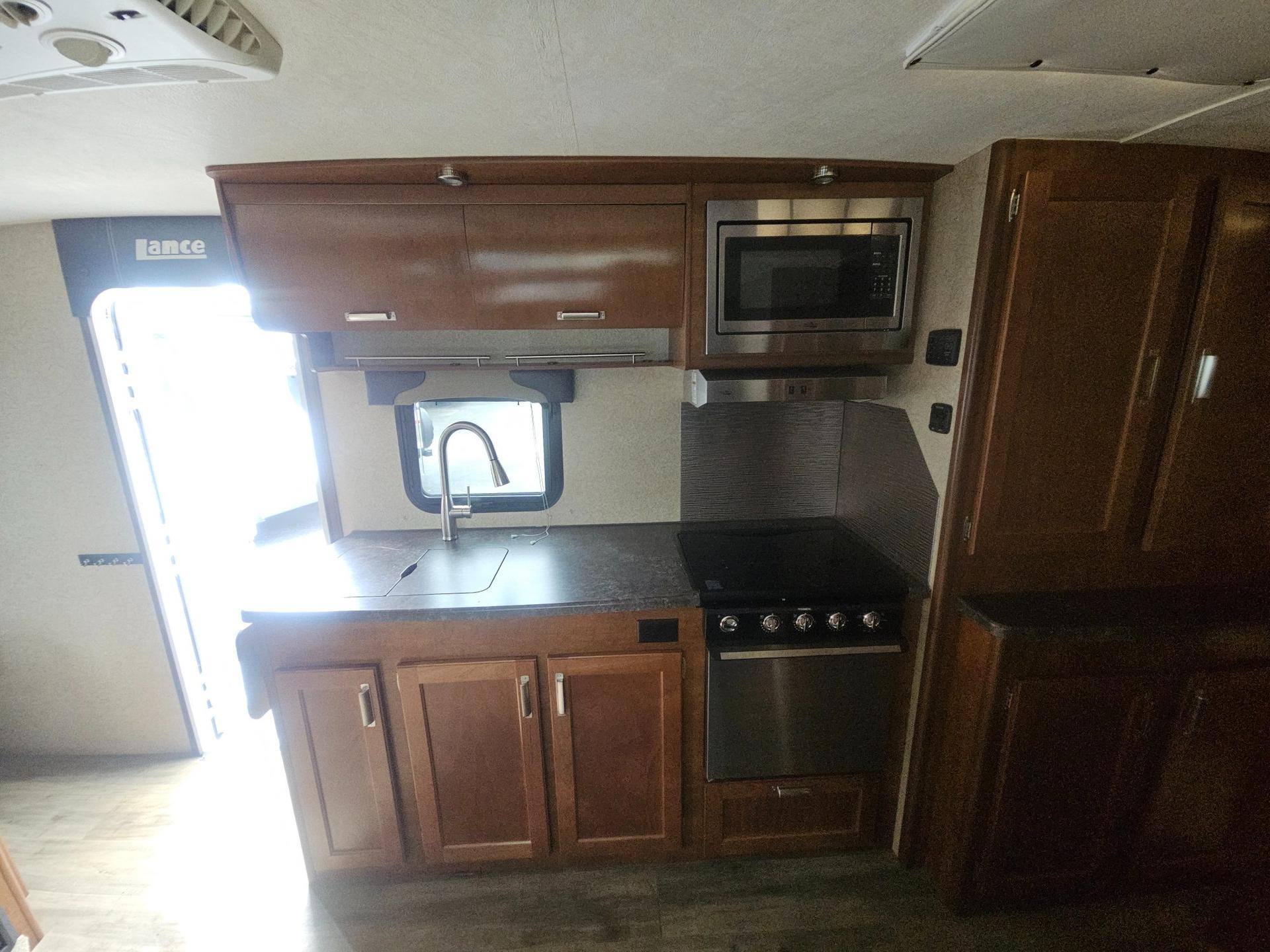 2020 Lance 2020 Lance Lance Travel Trailer - thumbnail 11