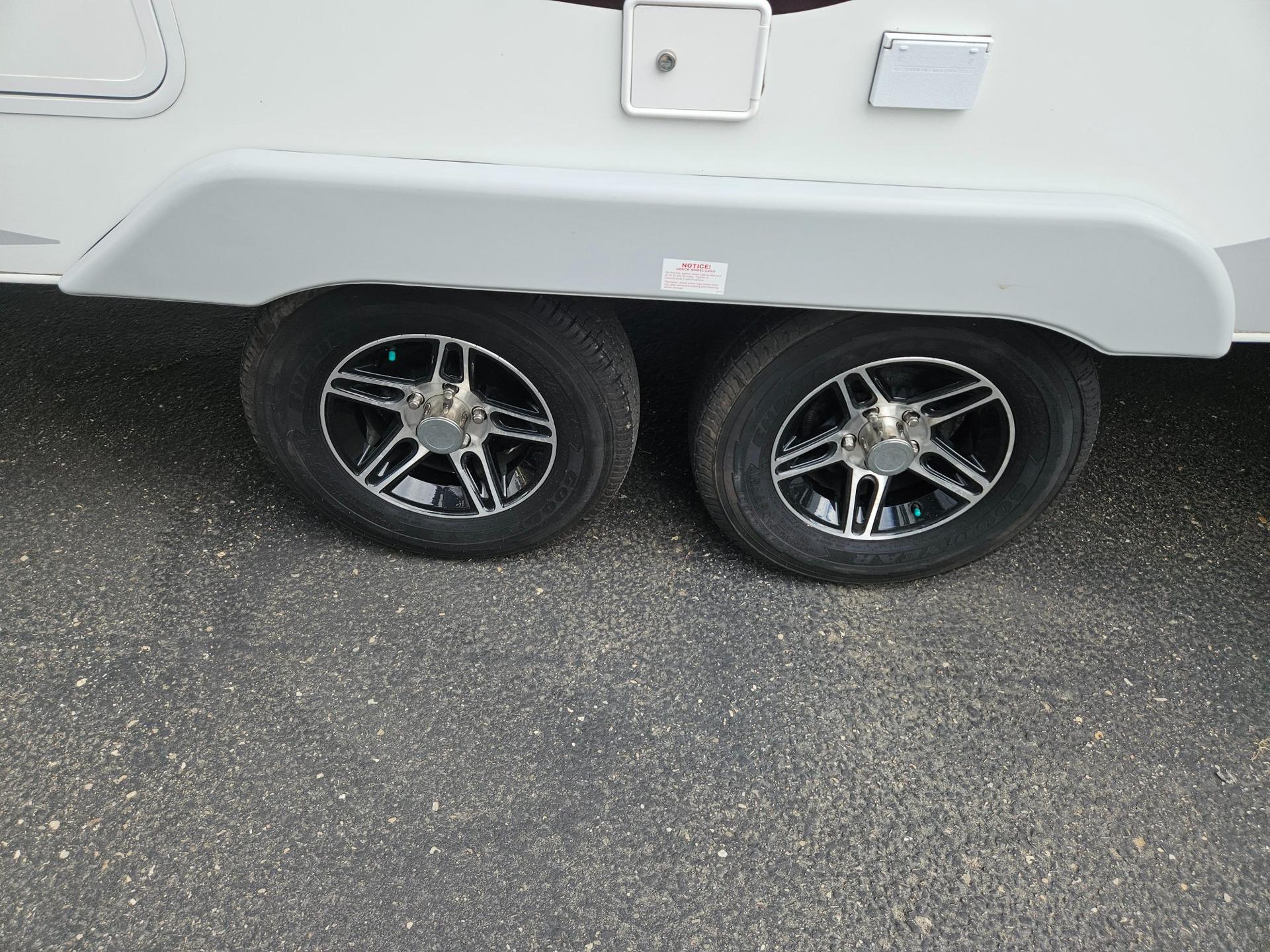 2020 Lance 2020 Lance Lance Travel Trailer - thumbnail 37