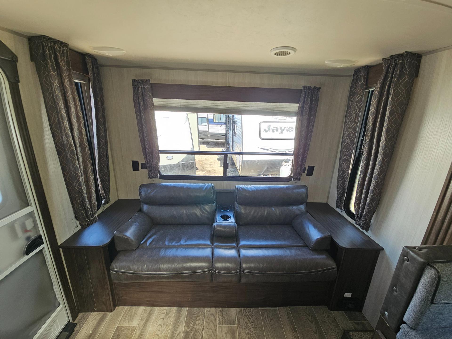 2020 Forest River RV 2020 Forest River RV Cherokee Grey Wolf - thumbnail 6