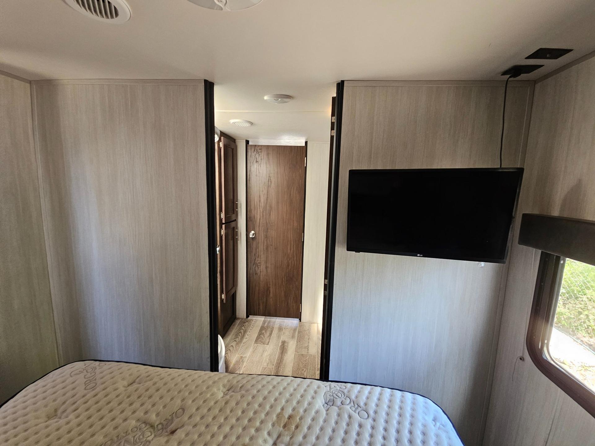 2020 Forest River RV 2020 Forest River RV Cherokee Grey Wolf - thumbnail 28