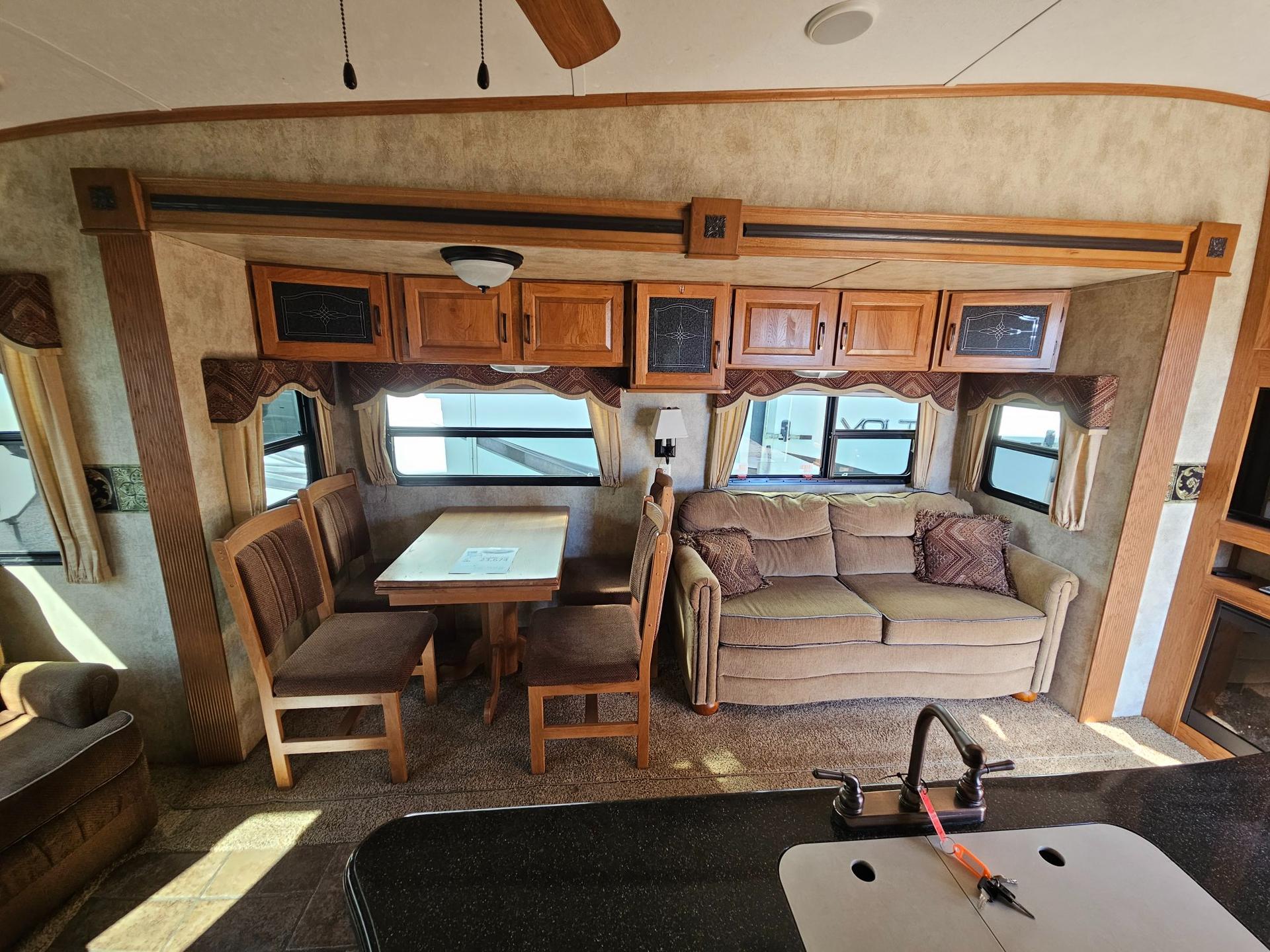 2011 Keystone RV 2011 Keystone RV Montana Mountaineer - thumbnail 6