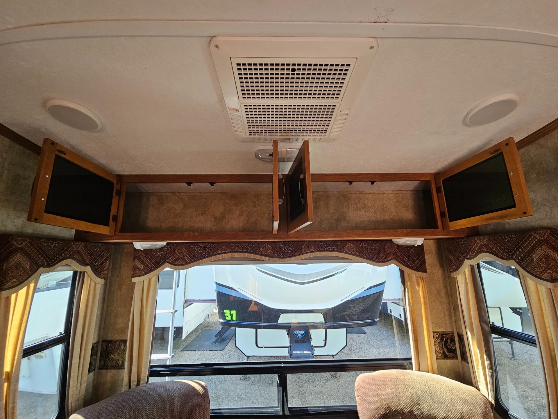 2011 Keystone RV 2011 Keystone RV Montana Mountaineer - thumbnail 15