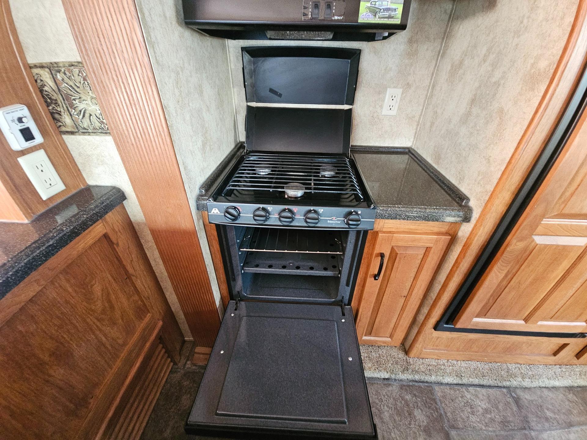 2011 Keystone RV 2011 Keystone RV Montana Mountaineer - thumbnail 20