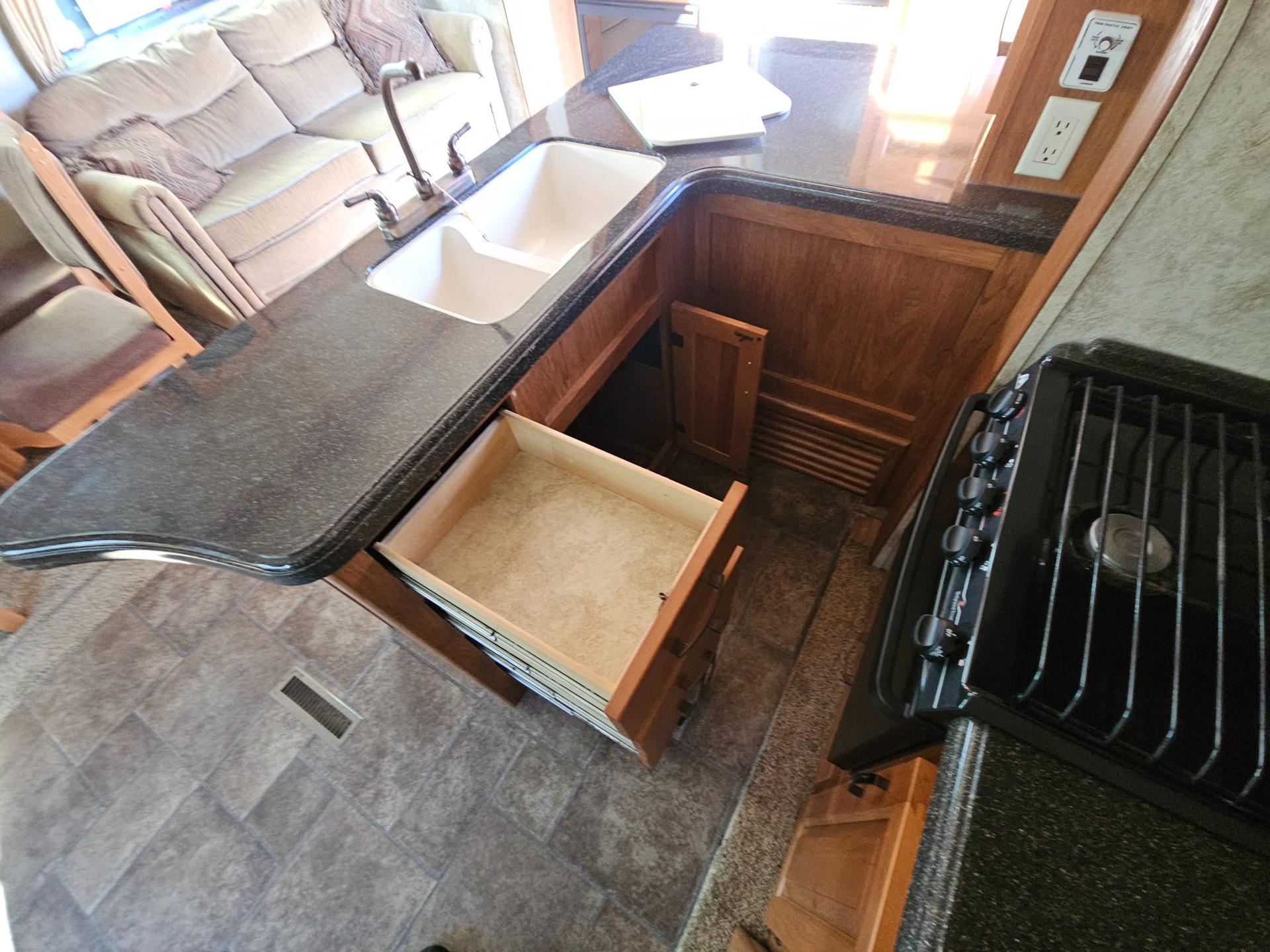 2011 Keystone RV 2011 Keystone RV Montana Mountaineer - thumbnail 25