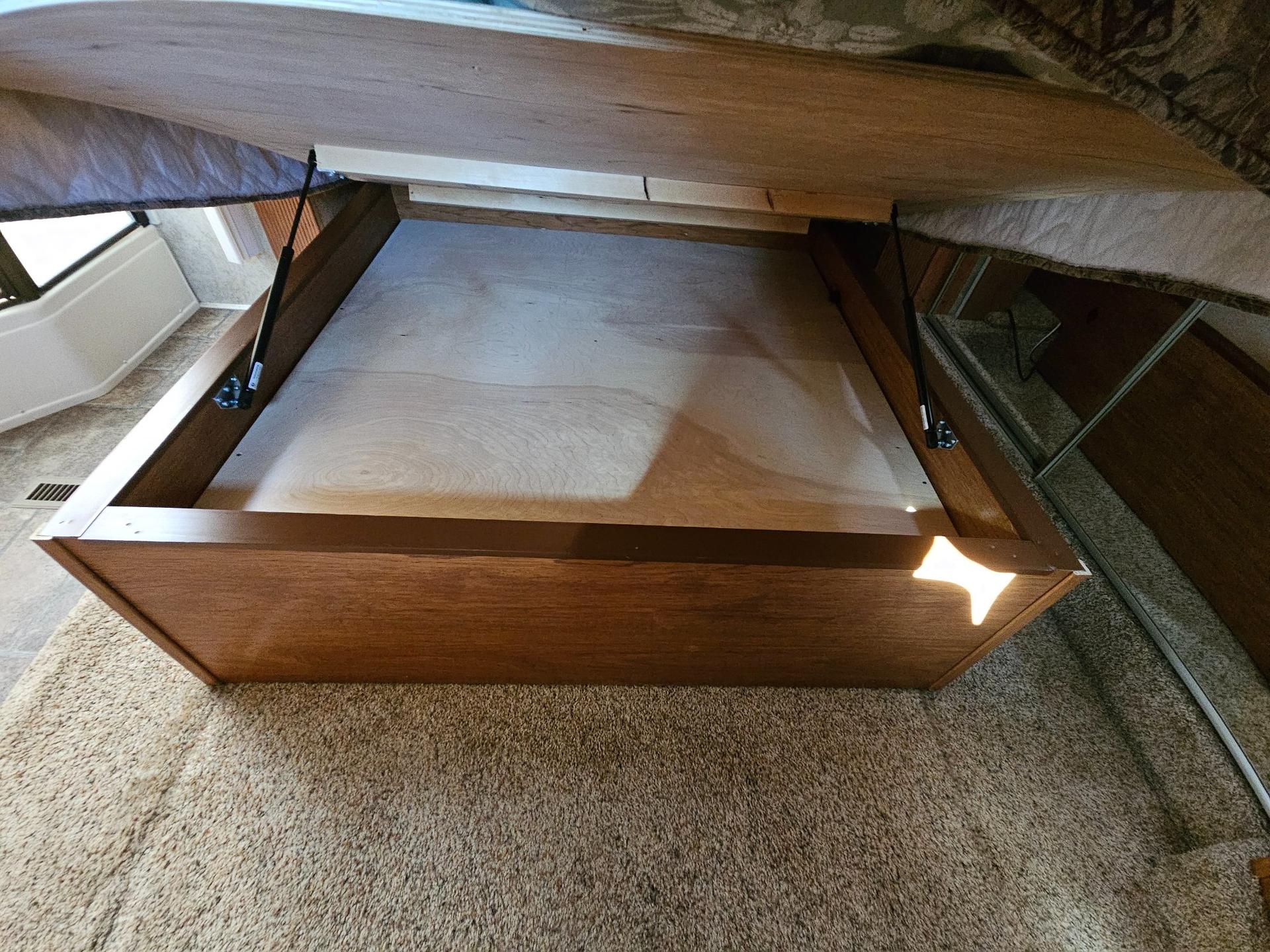 2011 Keystone RV 2011 Keystone RV Montana Mountaineer - thumbnail 33