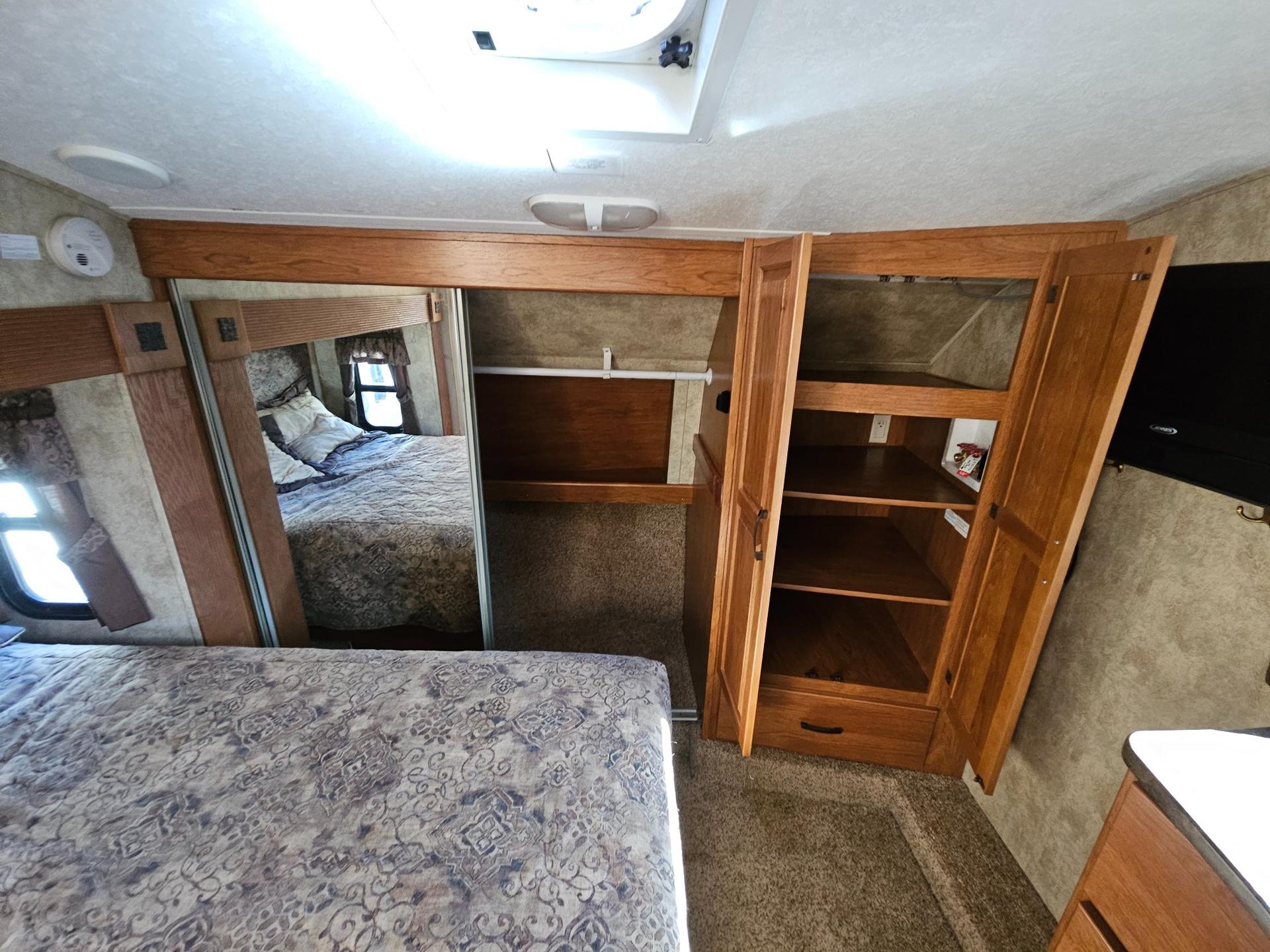 2011 Keystone RV 2011 Keystone RV Montana Mountaineer - thumbnail 34