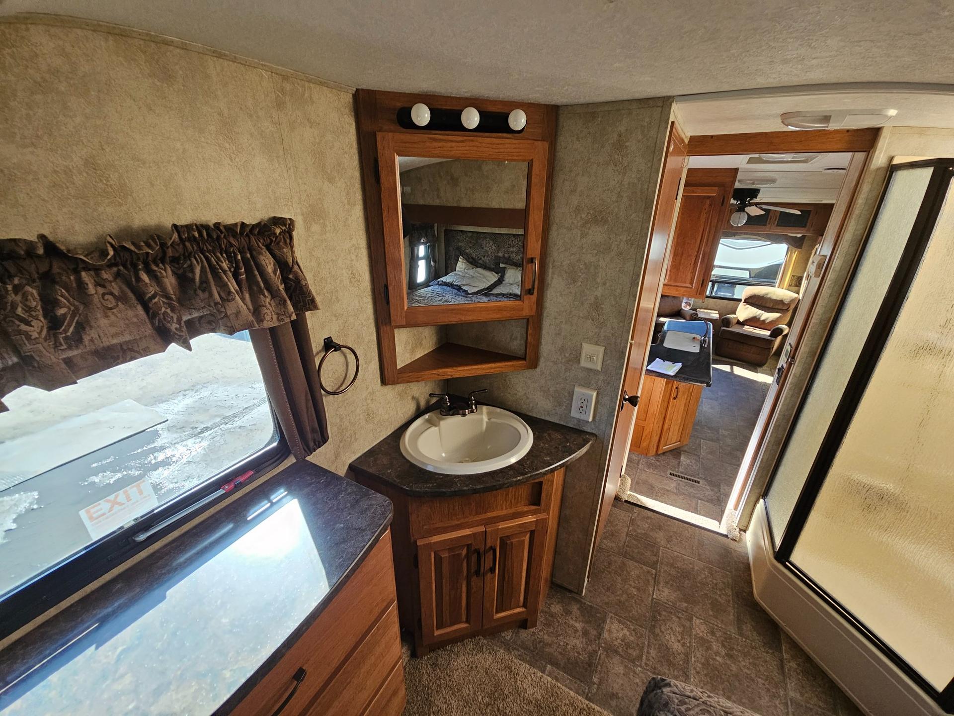 2011 Keystone RV 2011 Keystone RV Montana Mountaineer - thumbnail 37