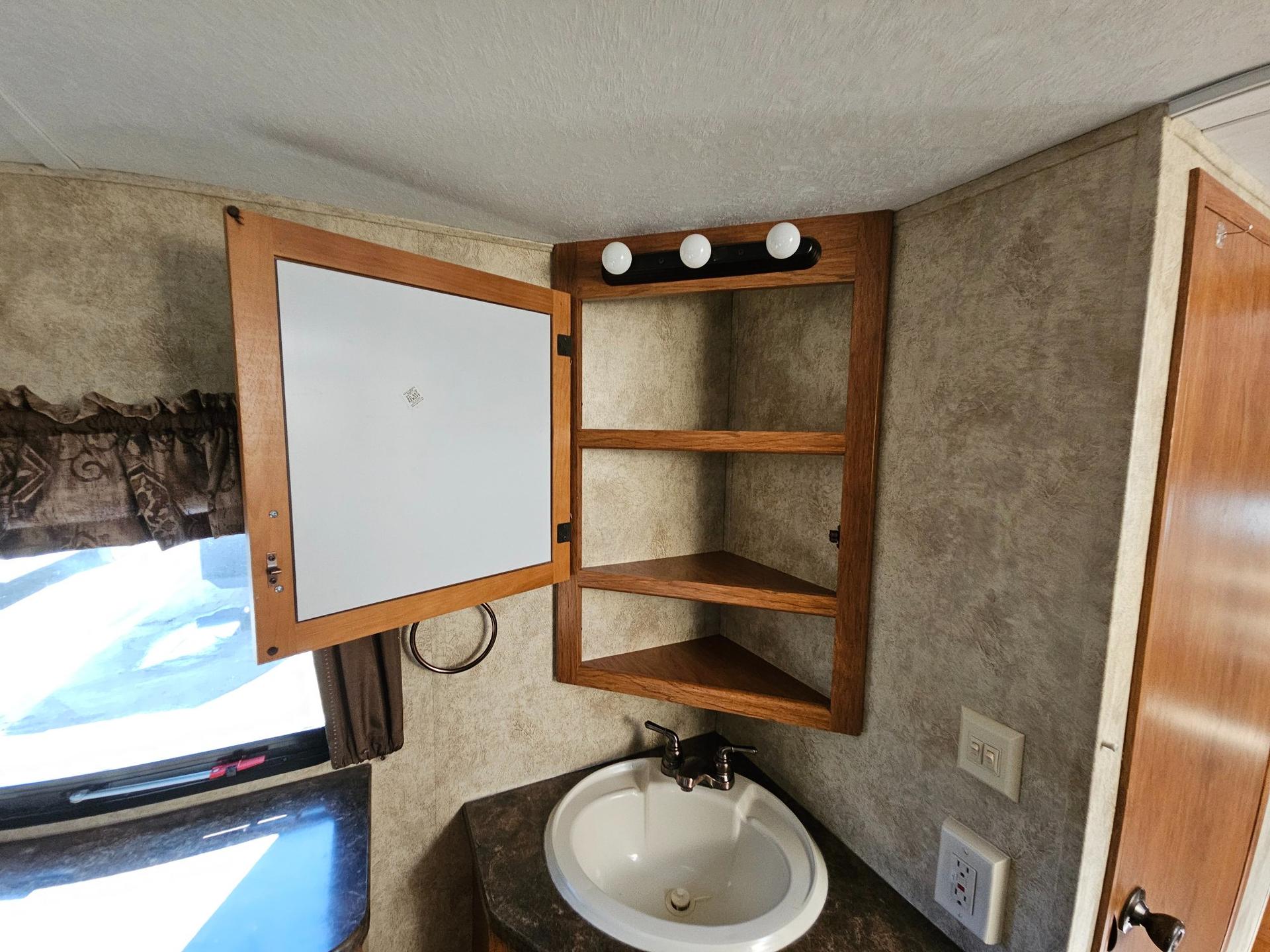 2011 Keystone RV 2011 Keystone RV Montana Mountaineer - thumbnail 38