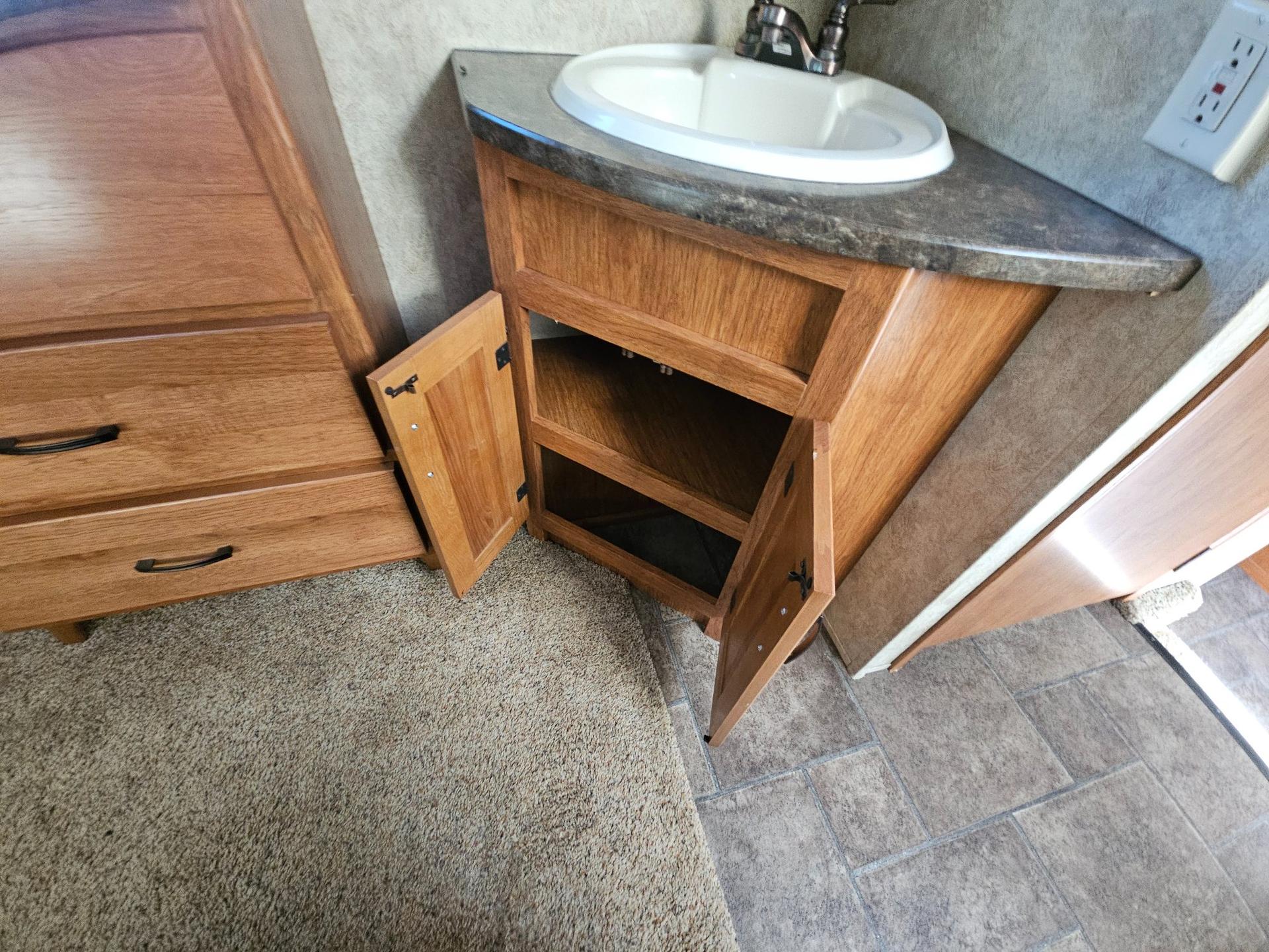 2011 Keystone RV 2011 Keystone RV Montana Mountaineer - thumbnail 40