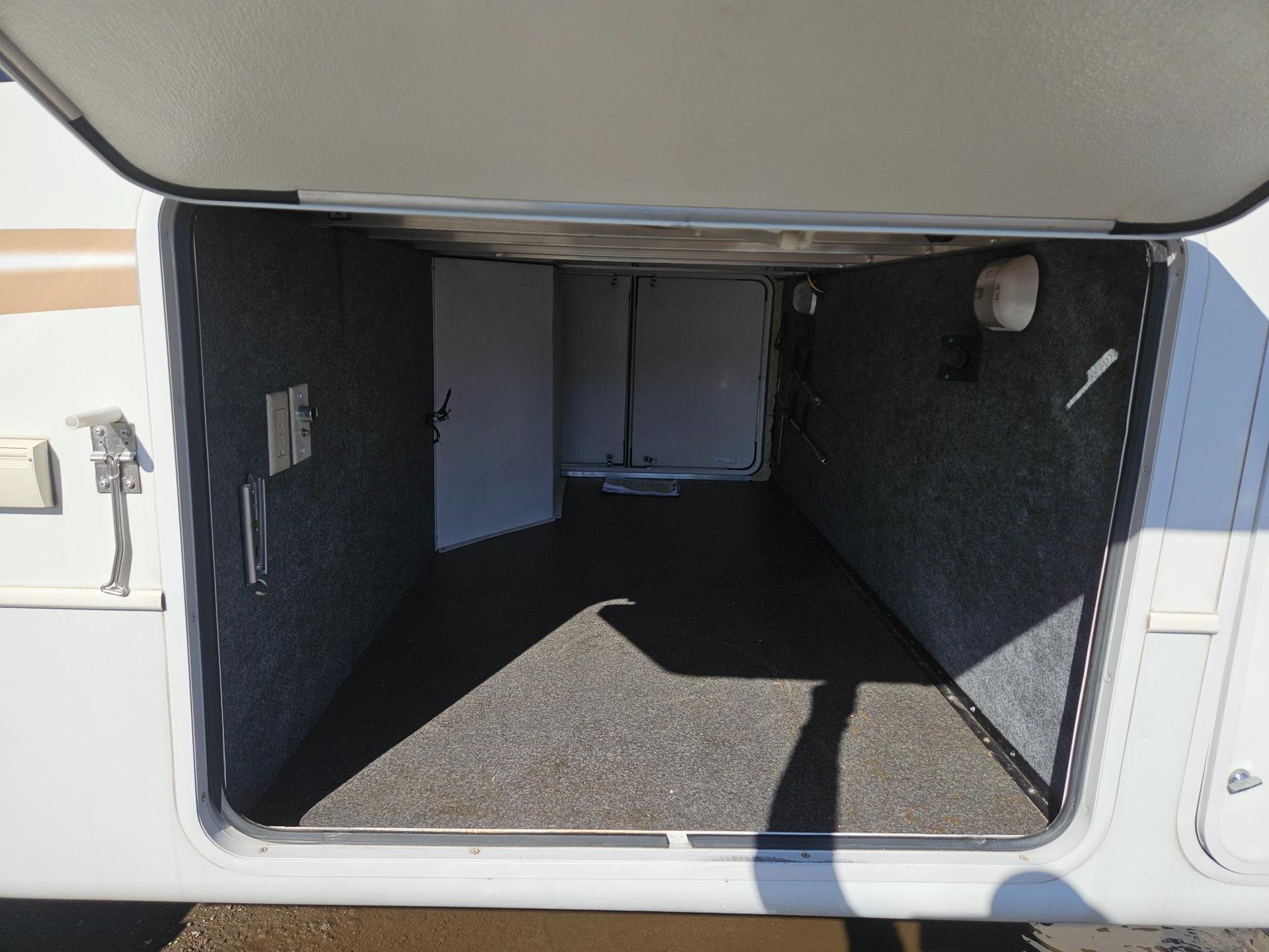 2011 Keystone RV 2011 Keystone RV Montana Mountaineer - thumbnail 45