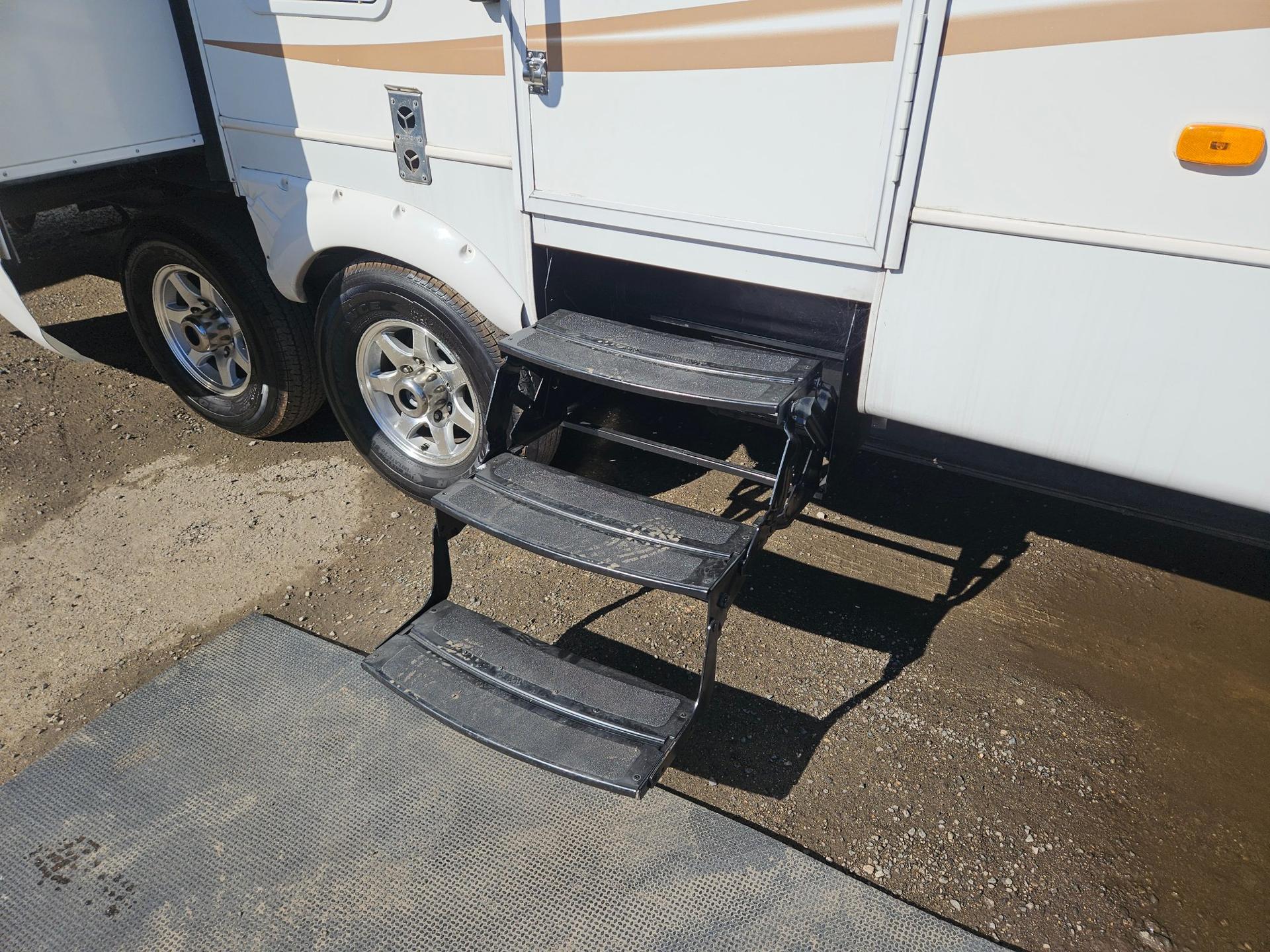 2011 Keystone RV 2011 Keystone RV Montana Mountaineer - thumbnail 47