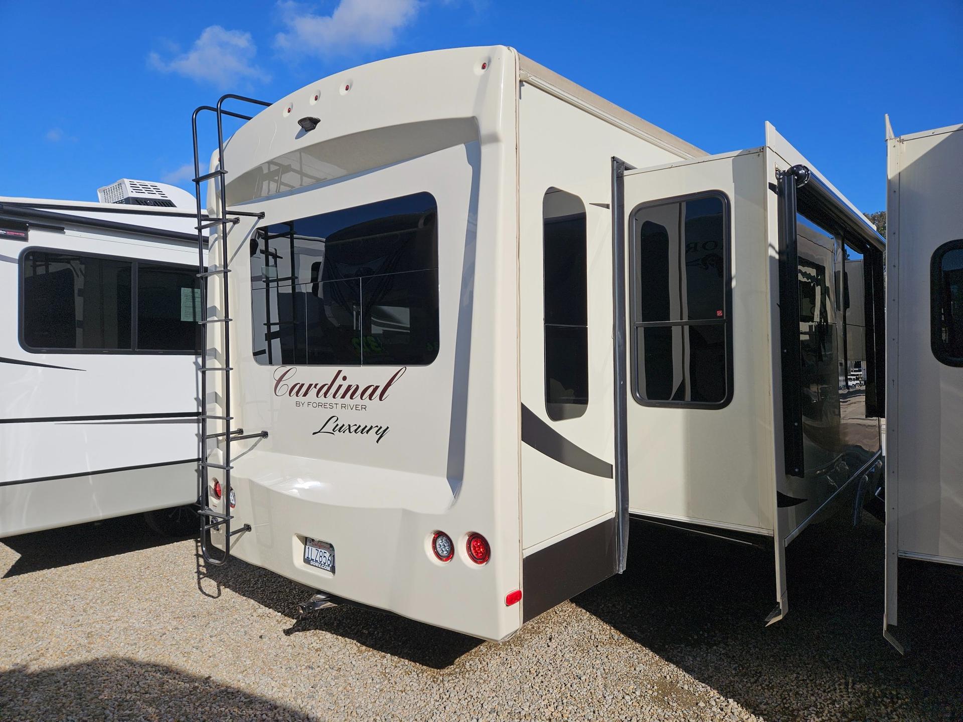 2018 Forest River 2018 Forest River Cardinal - thumbnail 2