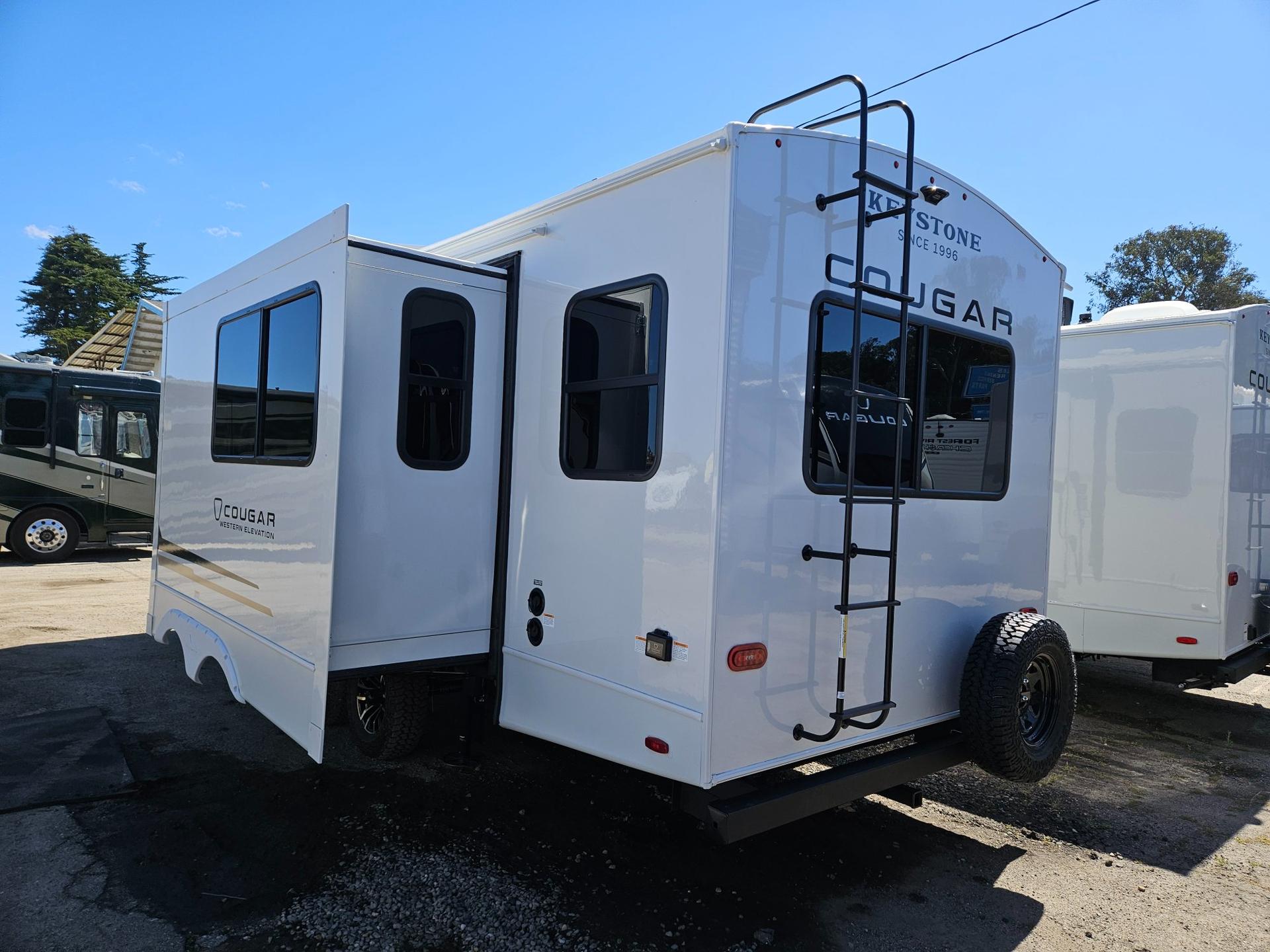 2026 Keystone RV 2026 Keystone RV Cougar Half-Ton - thumbnail 3
