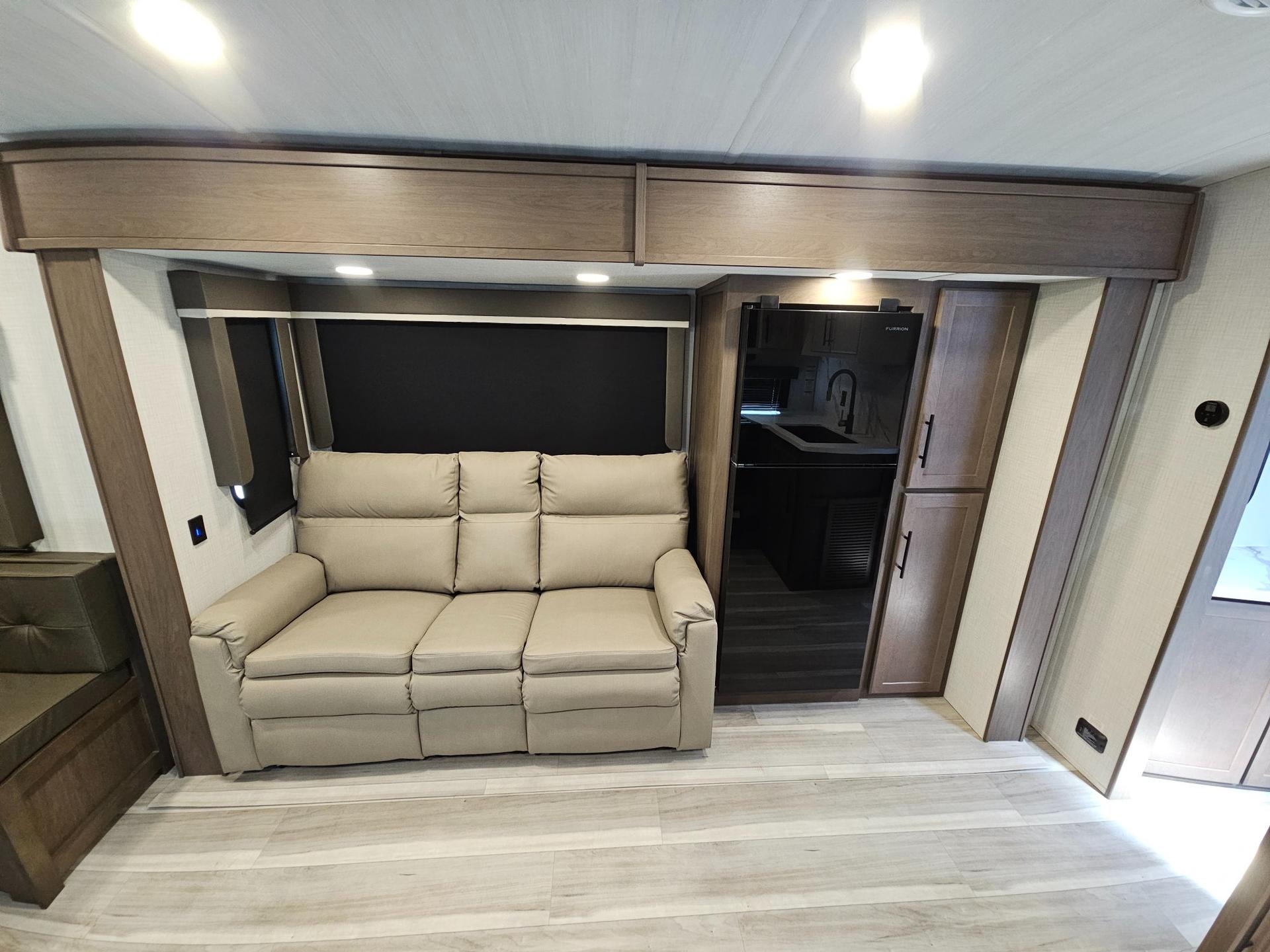2026 Keystone RV 2026 Keystone RV Cougar Half-Ton - thumbnail 11