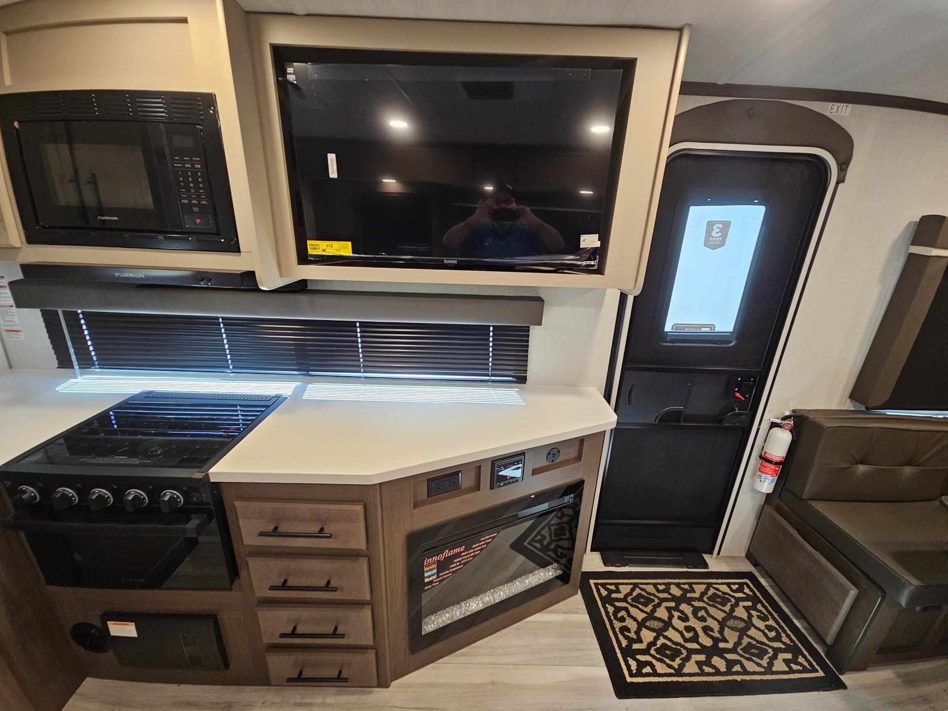 2026 Keystone RV 2026 Keystone RV Cougar Half-Ton - thumbnail 15