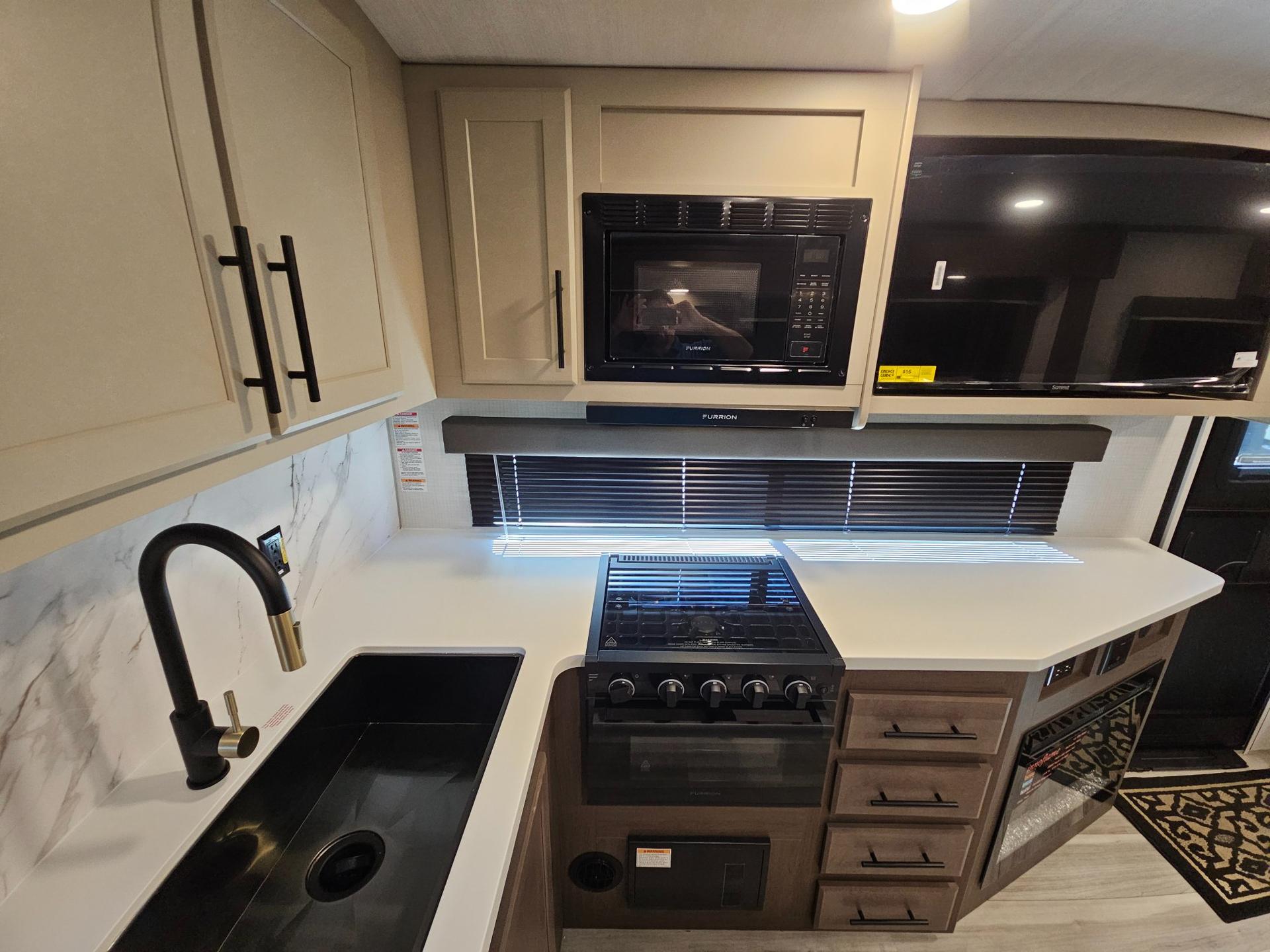2026 Keystone RV 2026 Keystone RV Cougar Half-Ton - thumbnail 17