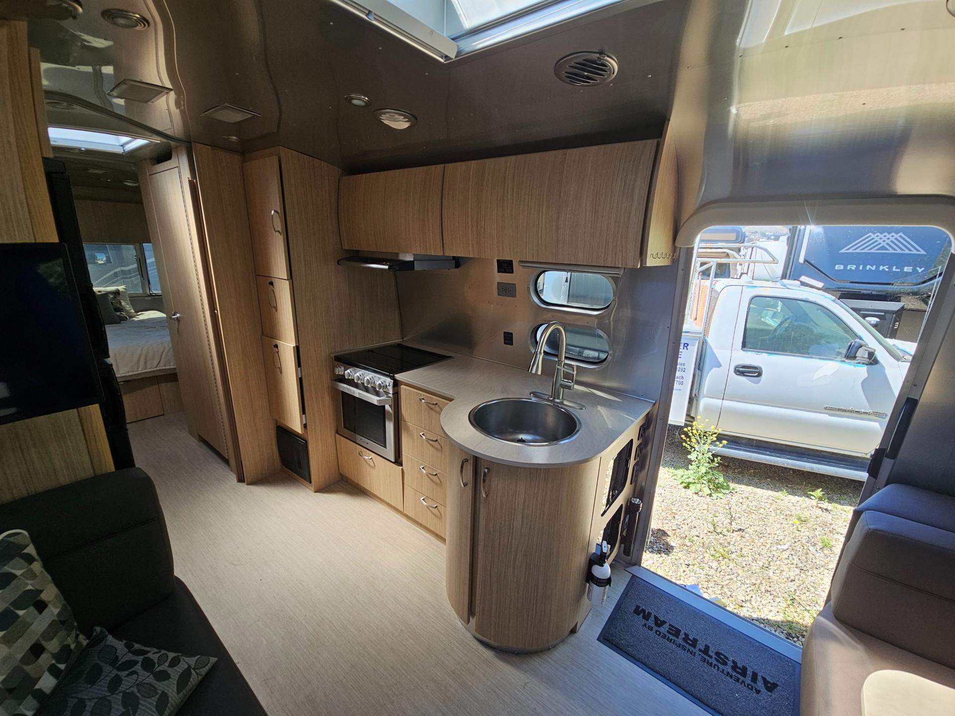 2020 Airstream 2020 Airstream Flying Cloud - thumbnail 6