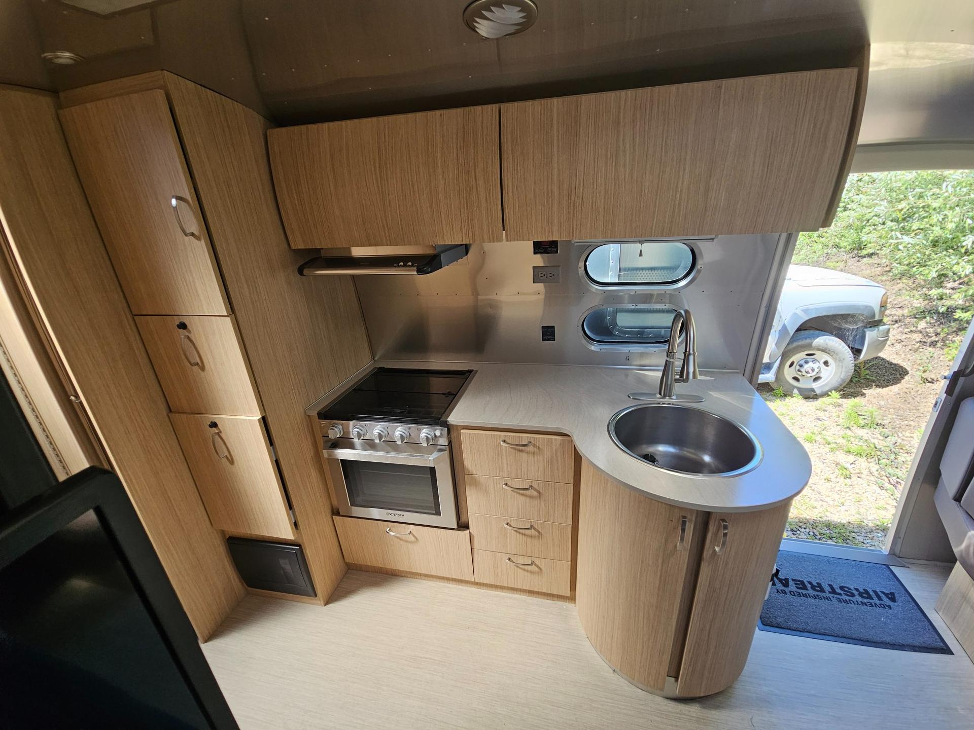 2020 Airstream 2020 Airstream Flying Cloud - thumbnail 12