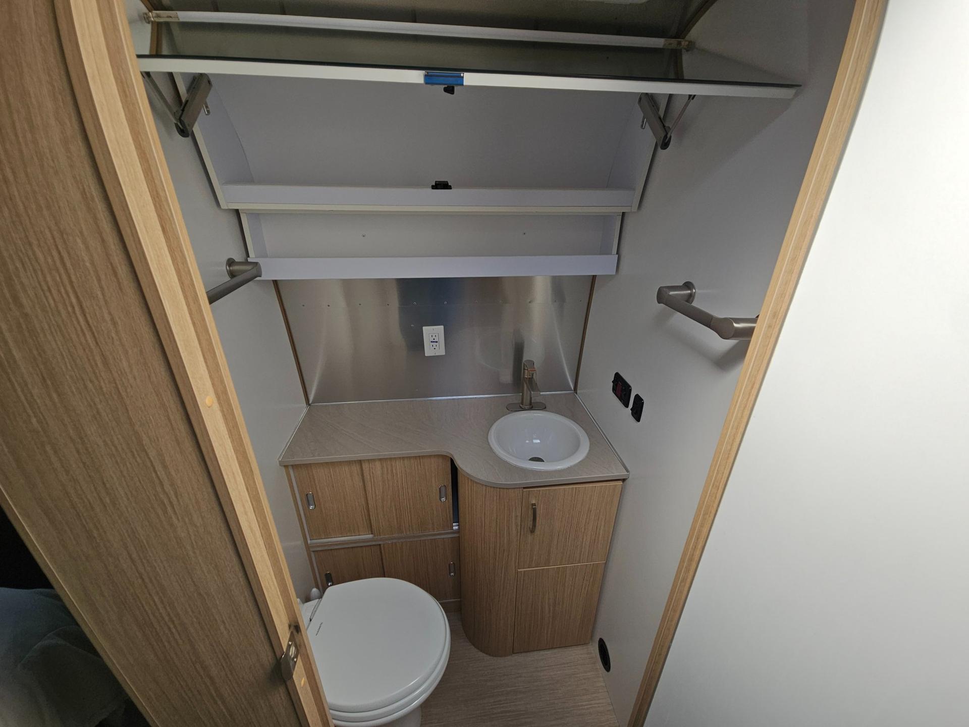 2020 Airstream 2020 Airstream Flying Cloud - thumbnail 23