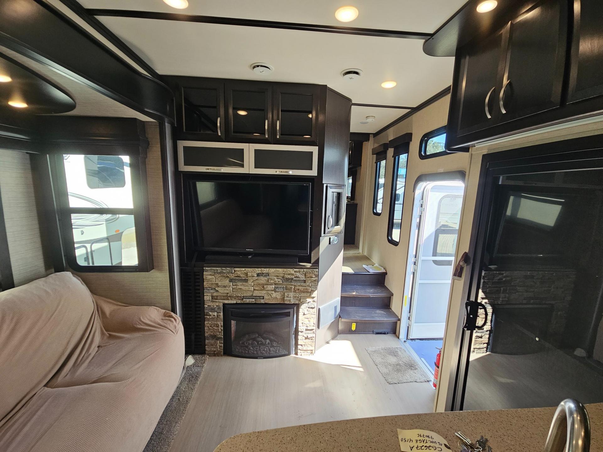 2016 Dutchmen RV 2016 Dutchmen RV Voltage - thumbnail 20
