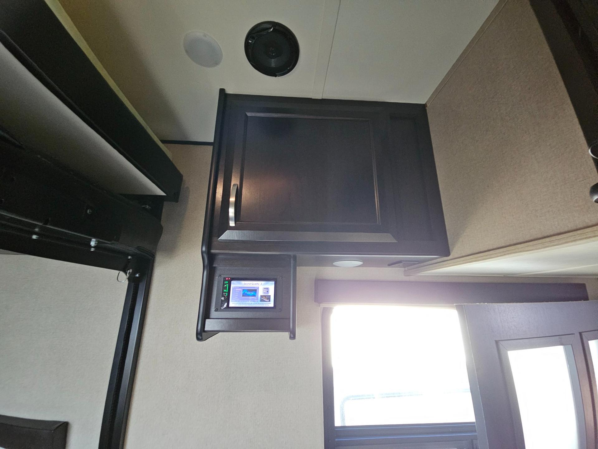 2016 Dutchmen RV 2016 Dutchmen RV Voltage - thumbnail 48