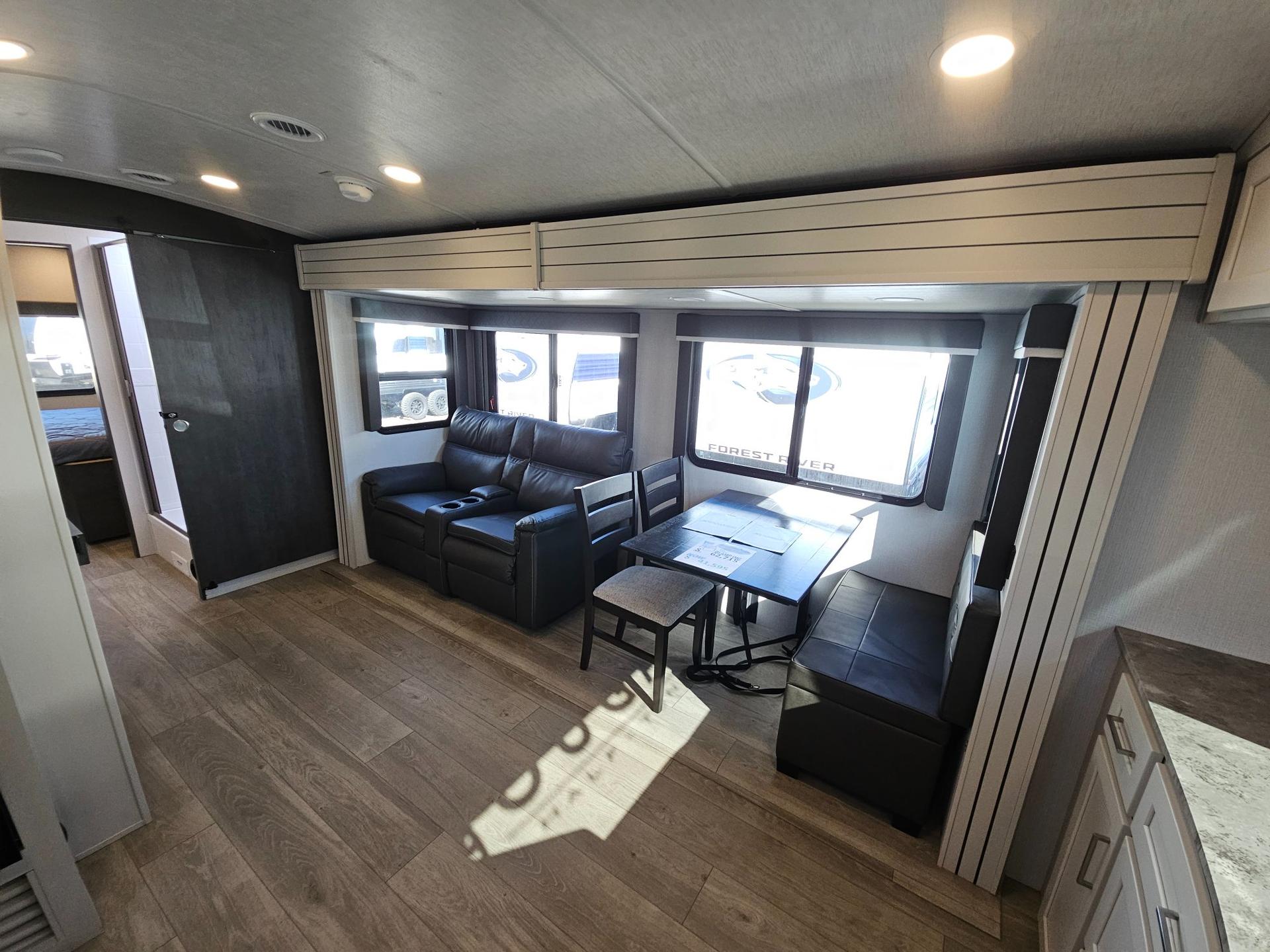 2025 Keystone RV 2025 Keystone RV Cougar Half-Ton - thumbnail 5