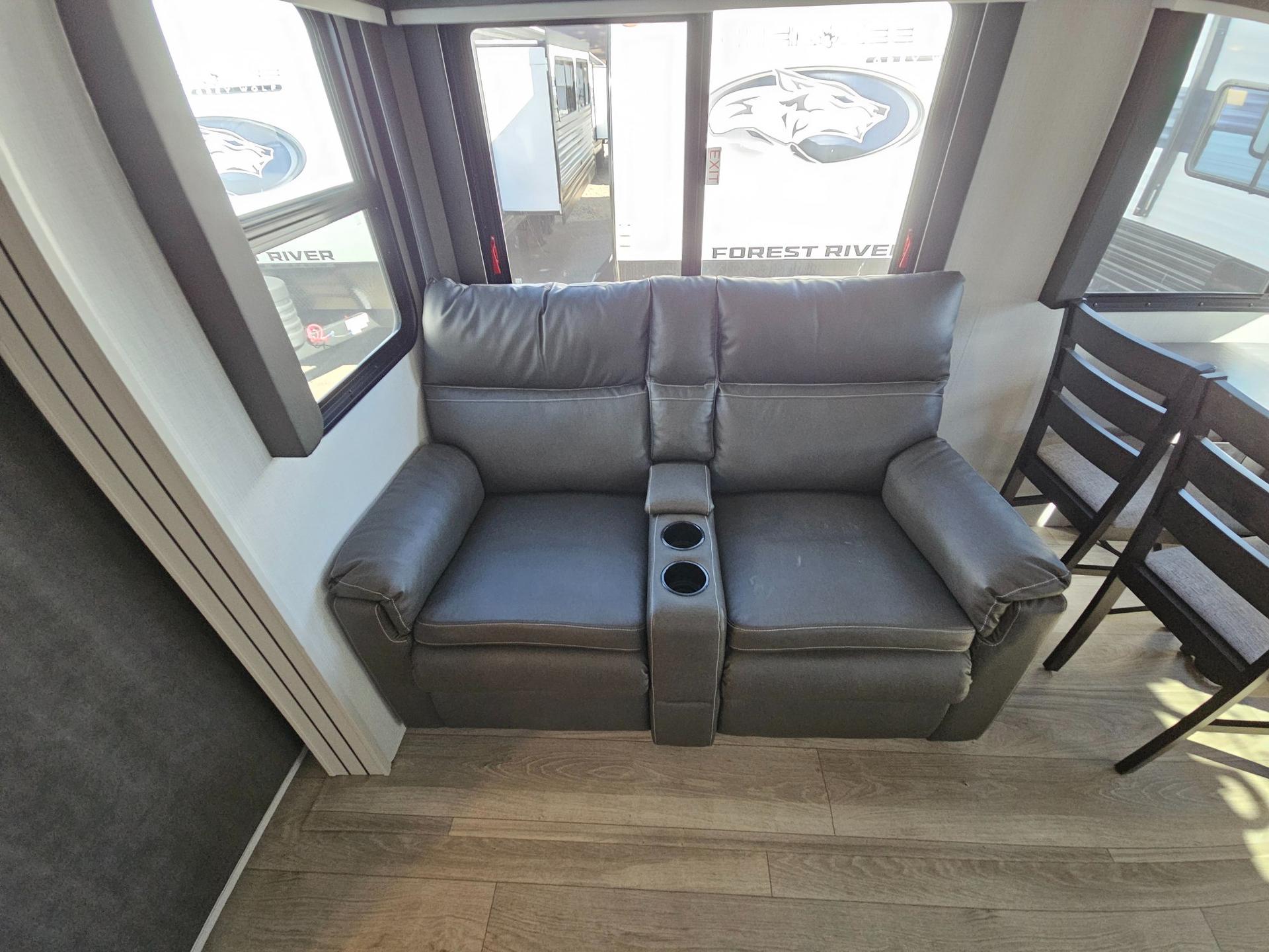 2025 Keystone RV 2025 Keystone RV Cougar Half-Ton - thumbnail 9