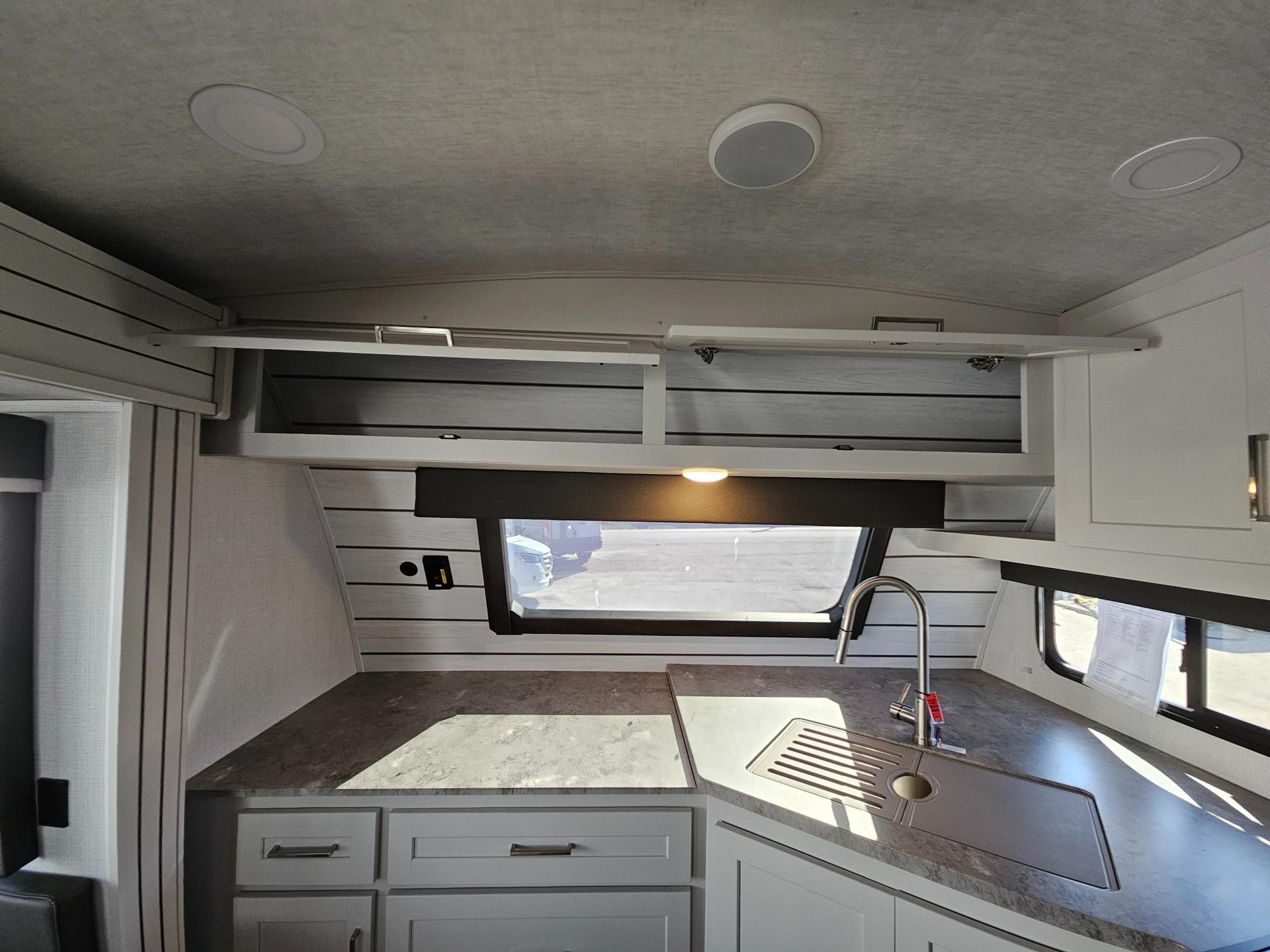 2025 Keystone RV 2025 Keystone RV Cougar Half-Ton - thumbnail 11