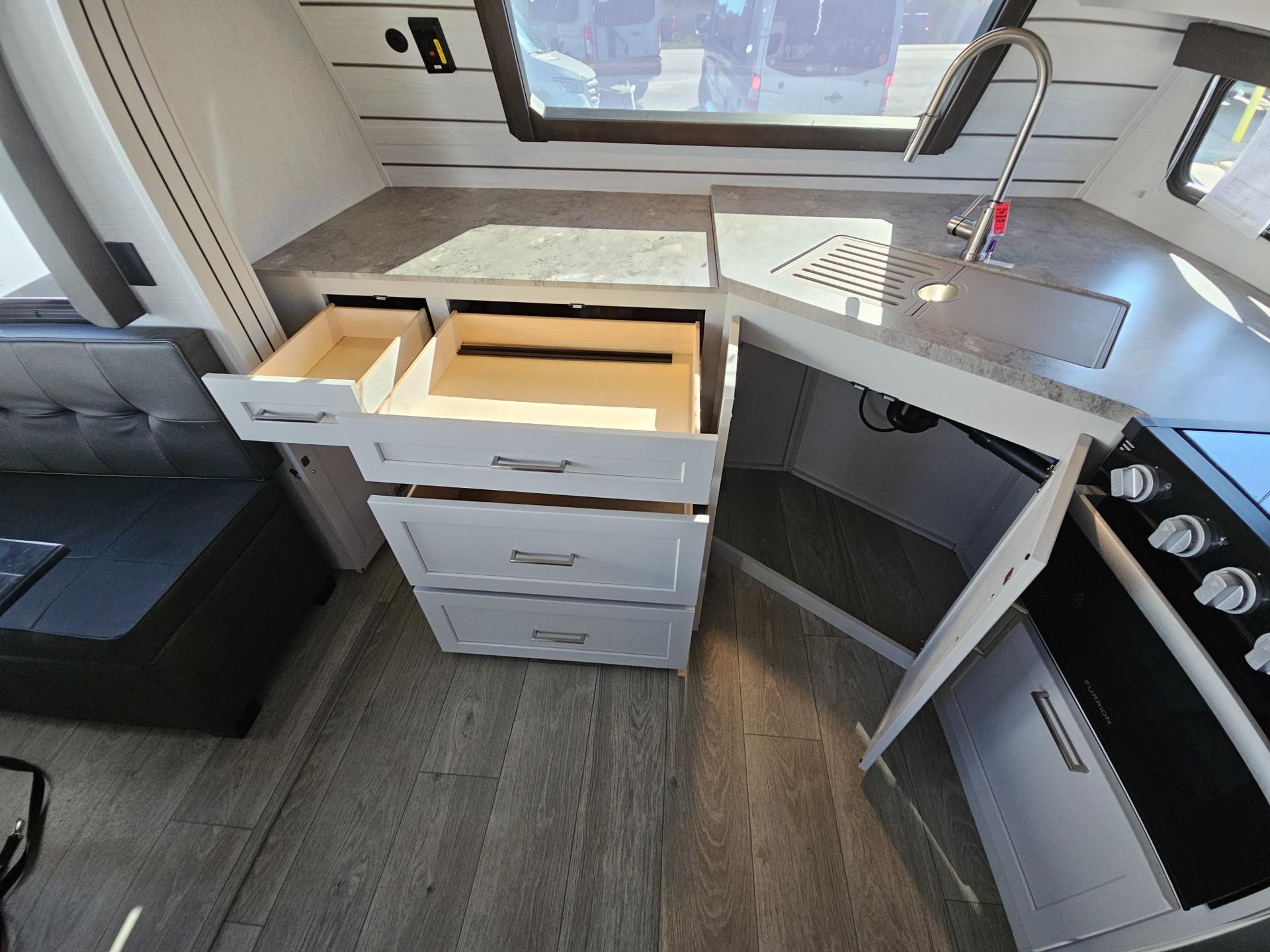 2025 Keystone RV 2025 Keystone RV Cougar Half-Ton - thumbnail 12