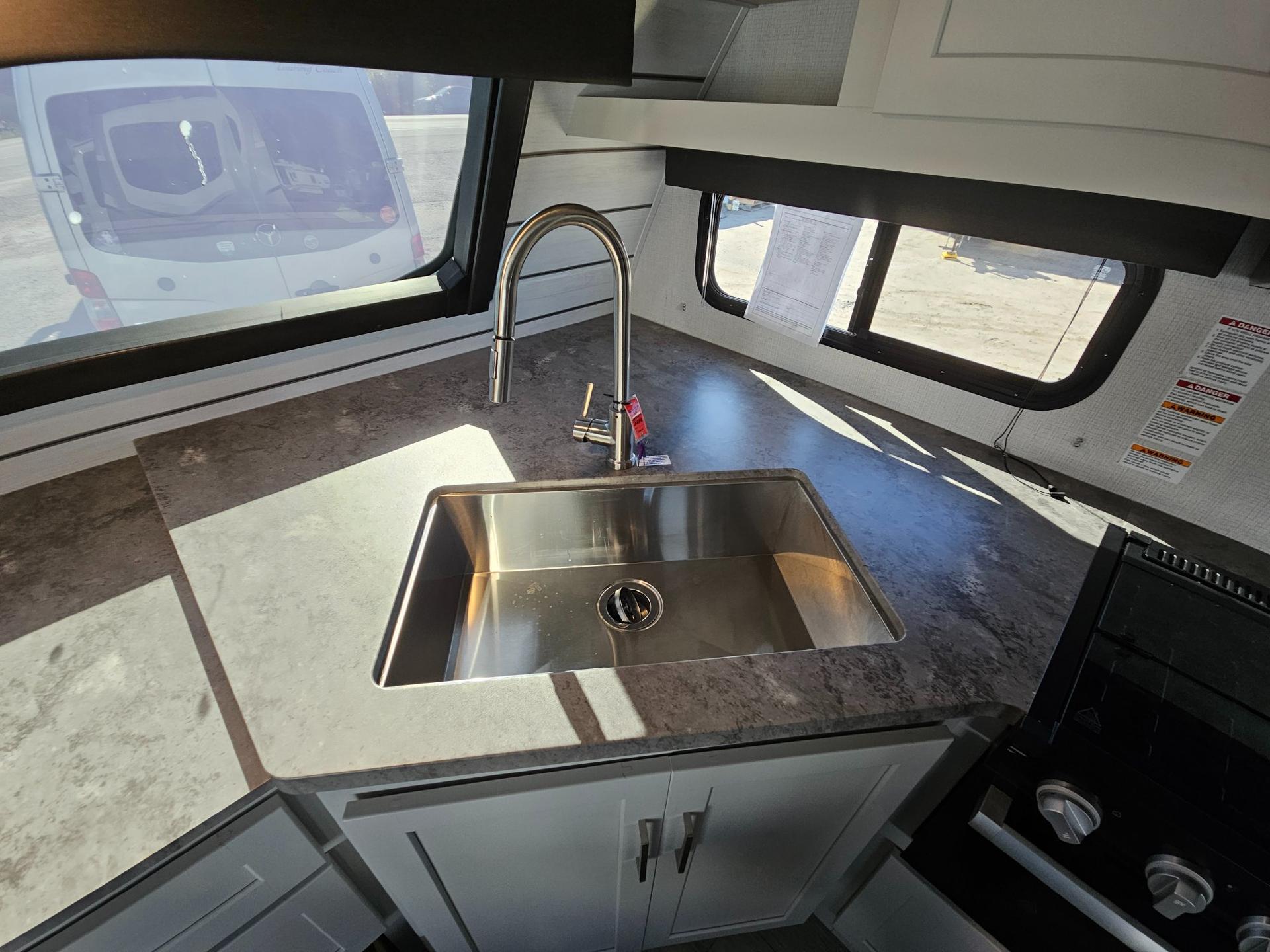 2025 Keystone RV 2025 Keystone RV Cougar Half-Ton - thumbnail 13