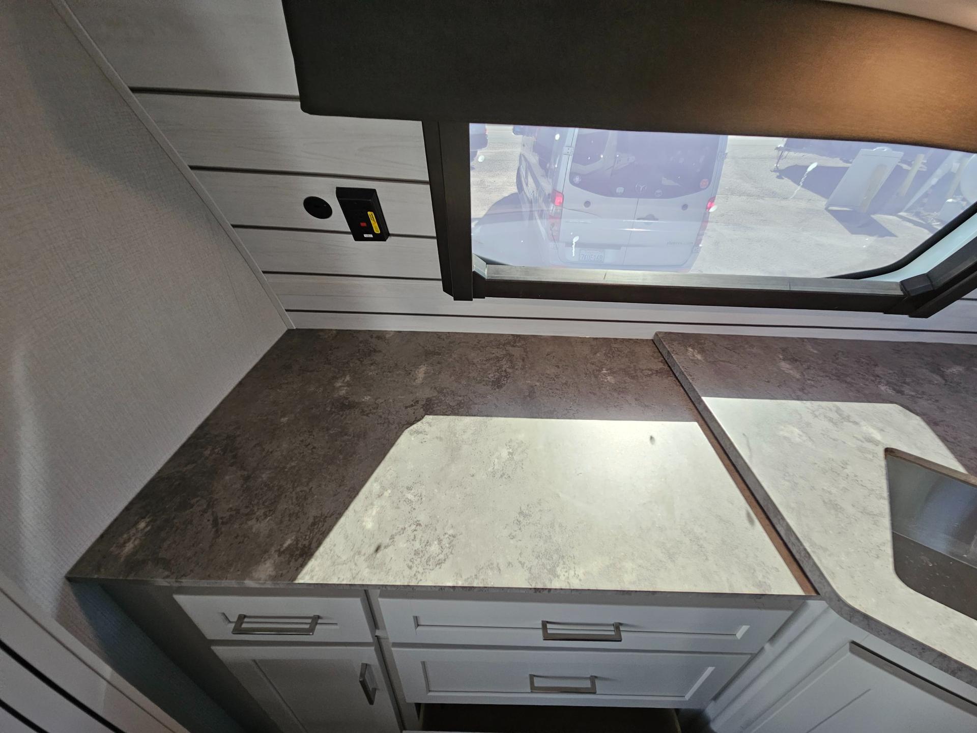 2025 Keystone RV 2025 Keystone RV Cougar Half-Ton - thumbnail 14