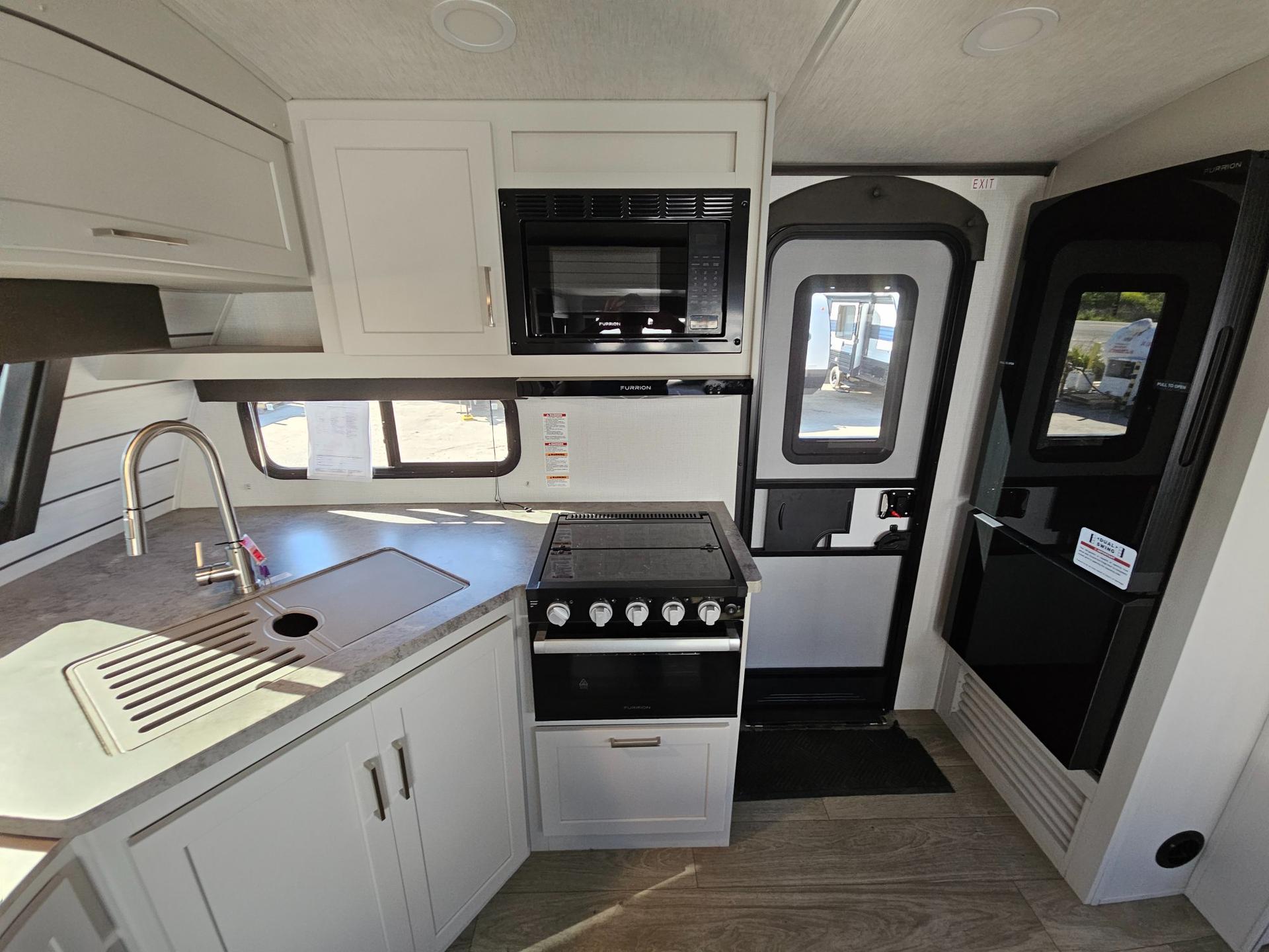 2025 Keystone RV 2025 Keystone RV Cougar Half-Ton - thumbnail 15