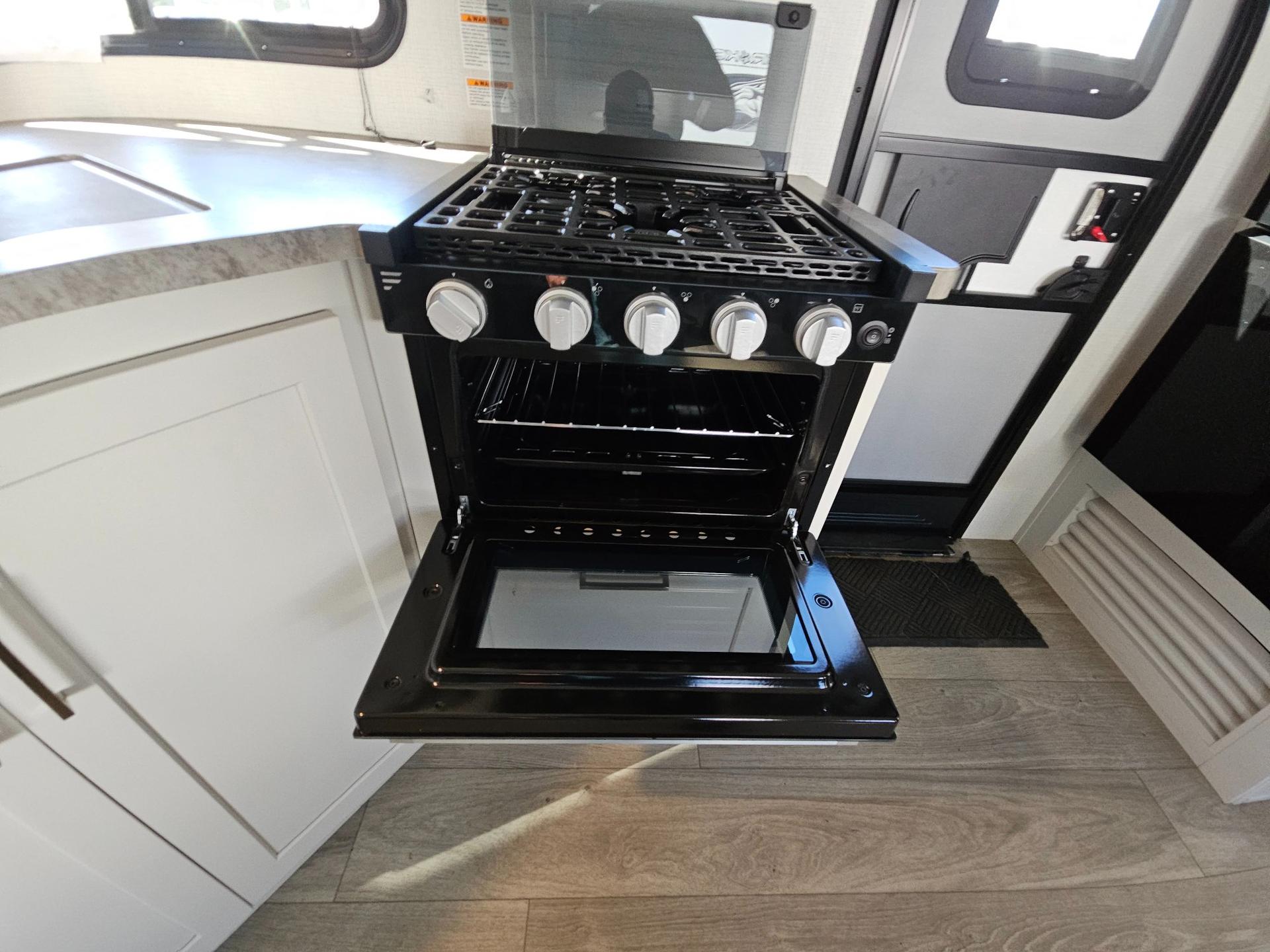 2025 Keystone RV 2025 Keystone RV Cougar Half-Ton - thumbnail 19