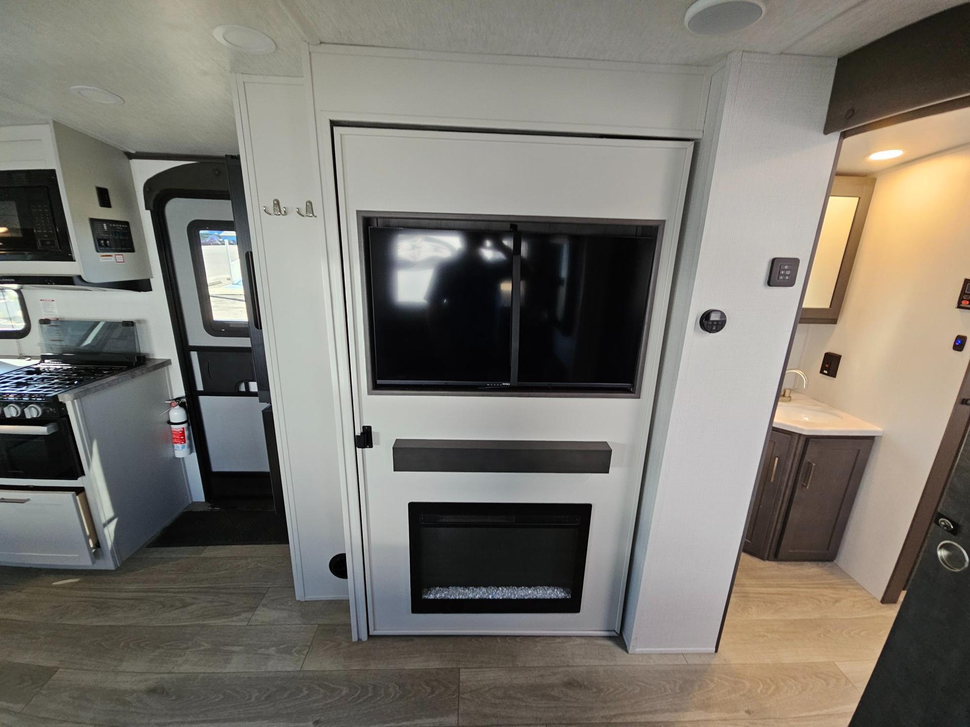 2025 Keystone RV 2025 Keystone RV Cougar Half-Ton - thumbnail 22