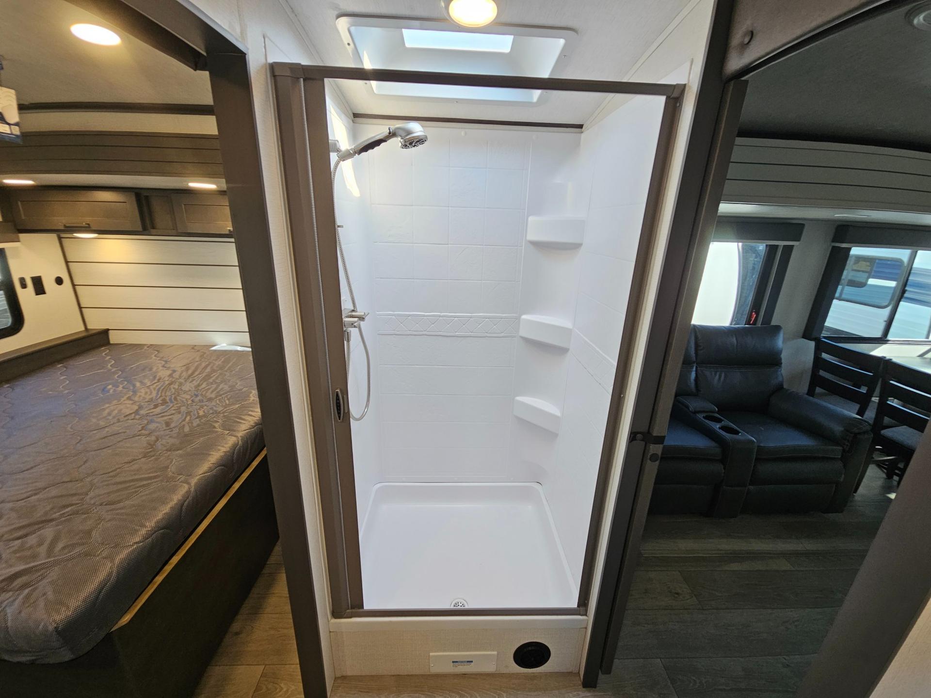 2025 Keystone RV 2025 Keystone RV Cougar Half-Ton - thumbnail 24