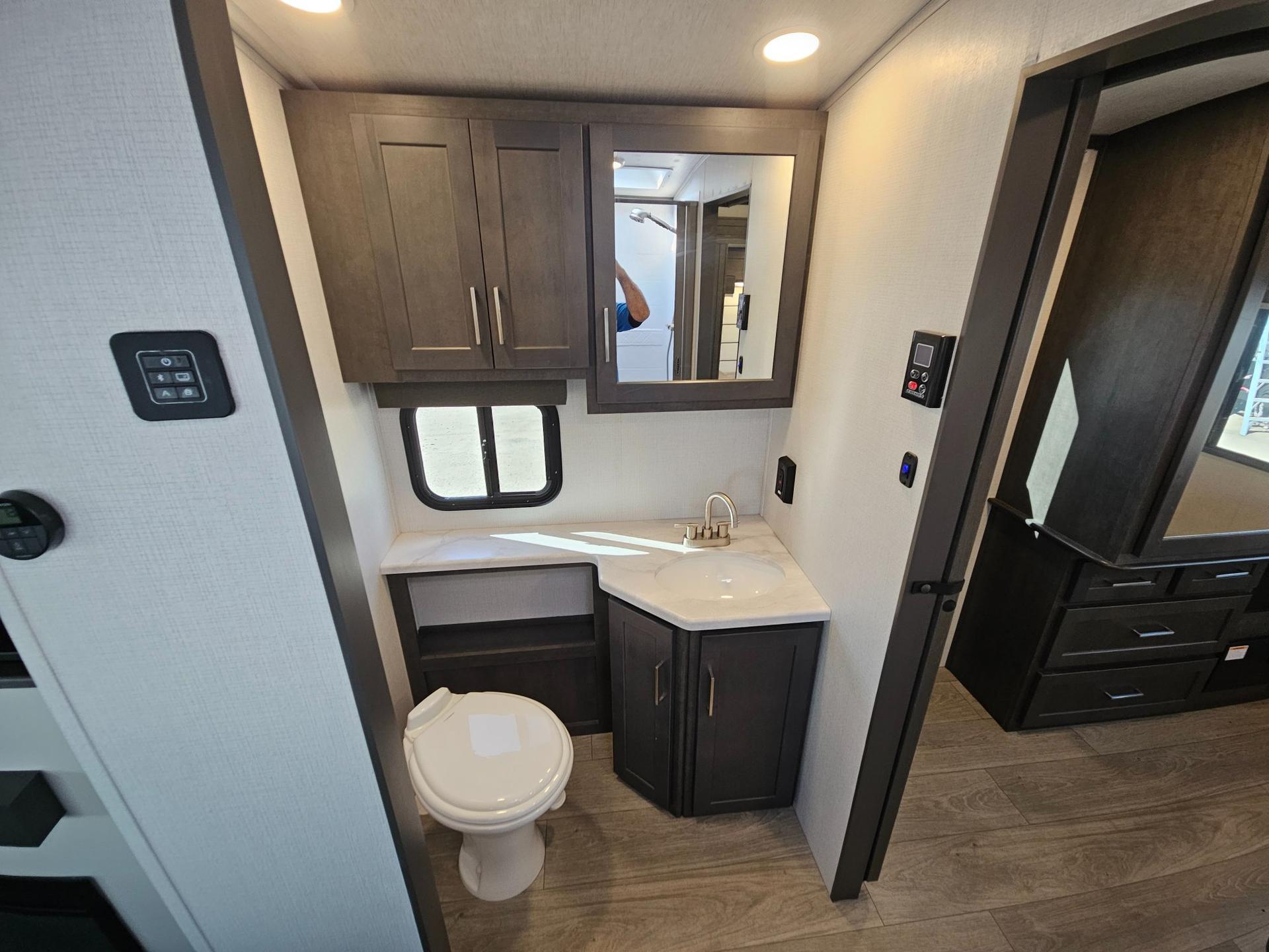 2025 Keystone RV 2025 Keystone RV Cougar Half-Ton - thumbnail 25