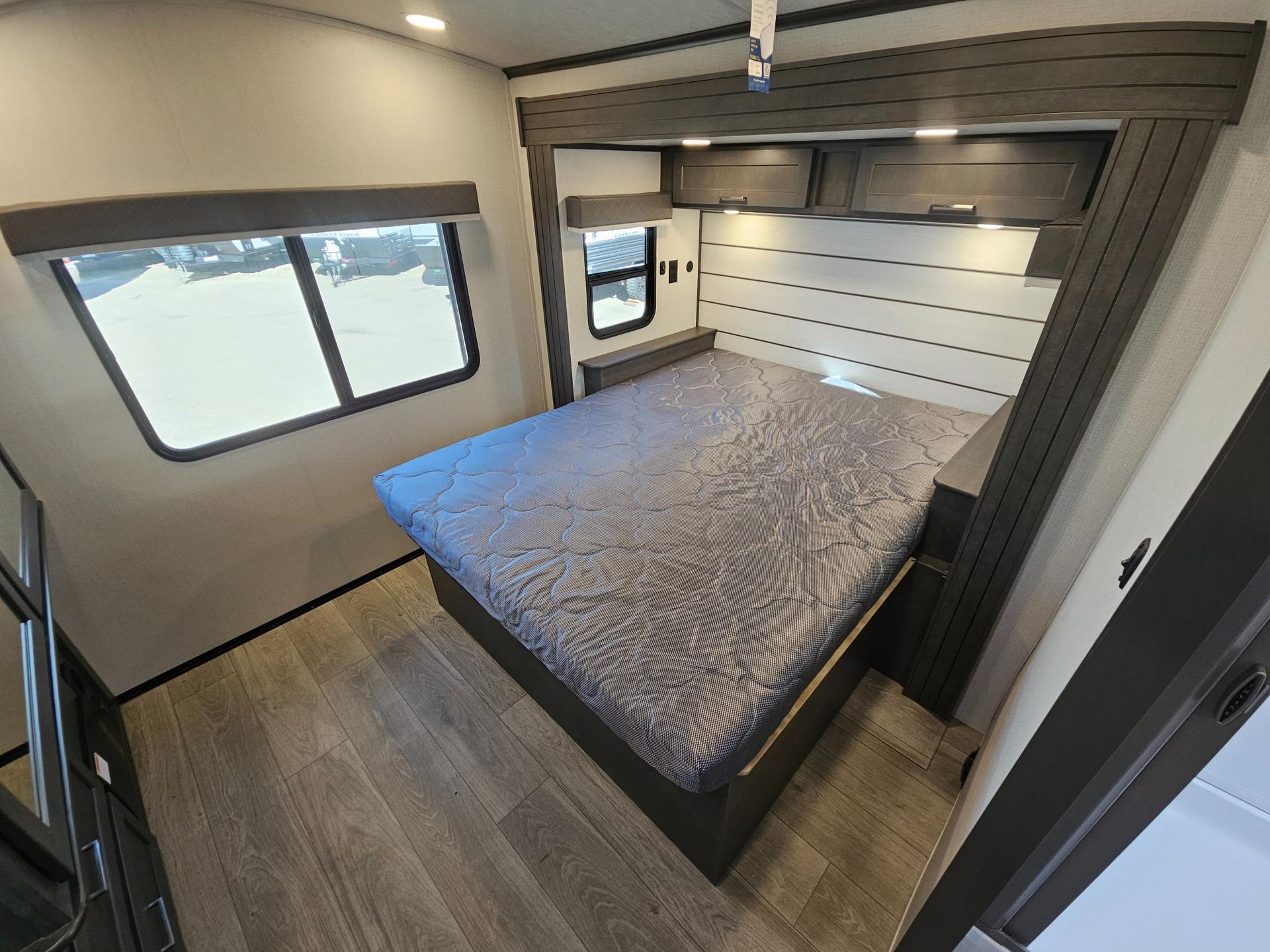 2025 Keystone RV 2025 Keystone RV Cougar Half-Ton - thumbnail 30