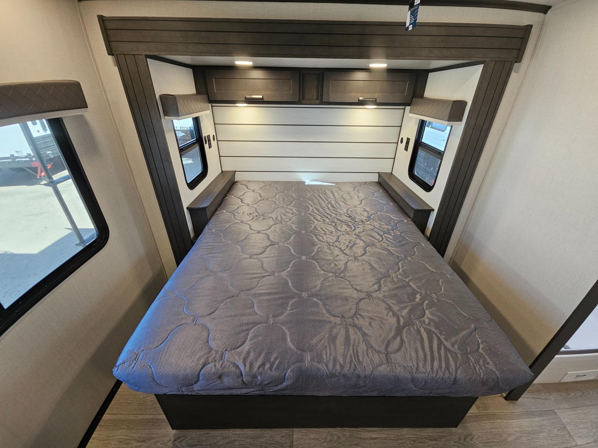 2025 Keystone RV 2025 Keystone RV Cougar Half-Ton - thumbnail 31