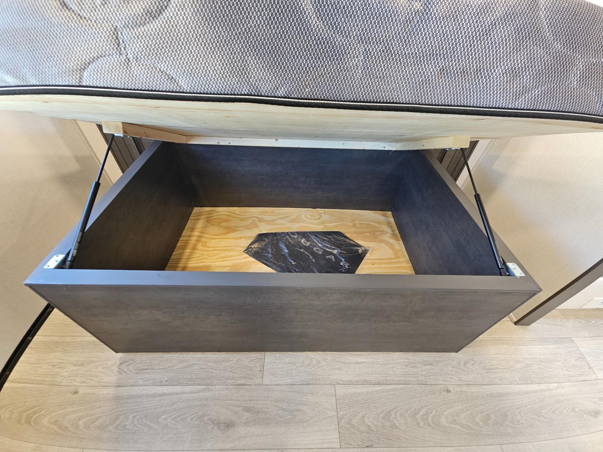 2025 Keystone RV 2025 Keystone RV Cougar Half-Ton - thumbnail 32