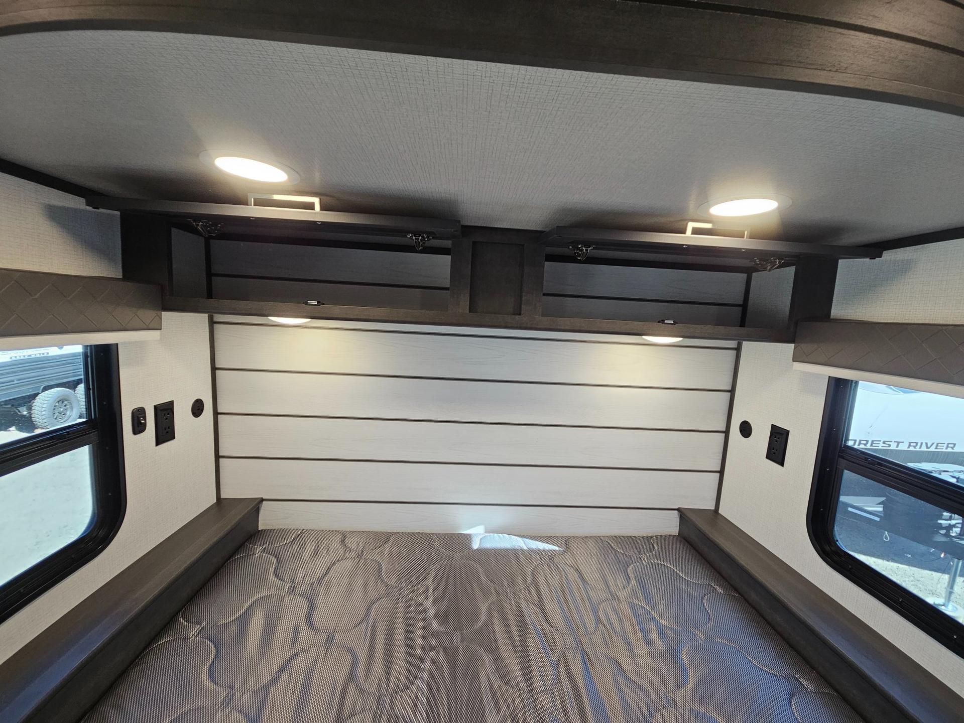 2025 Keystone RV 2025 Keystone RV Cougar Half-Ton - thumbnail 33