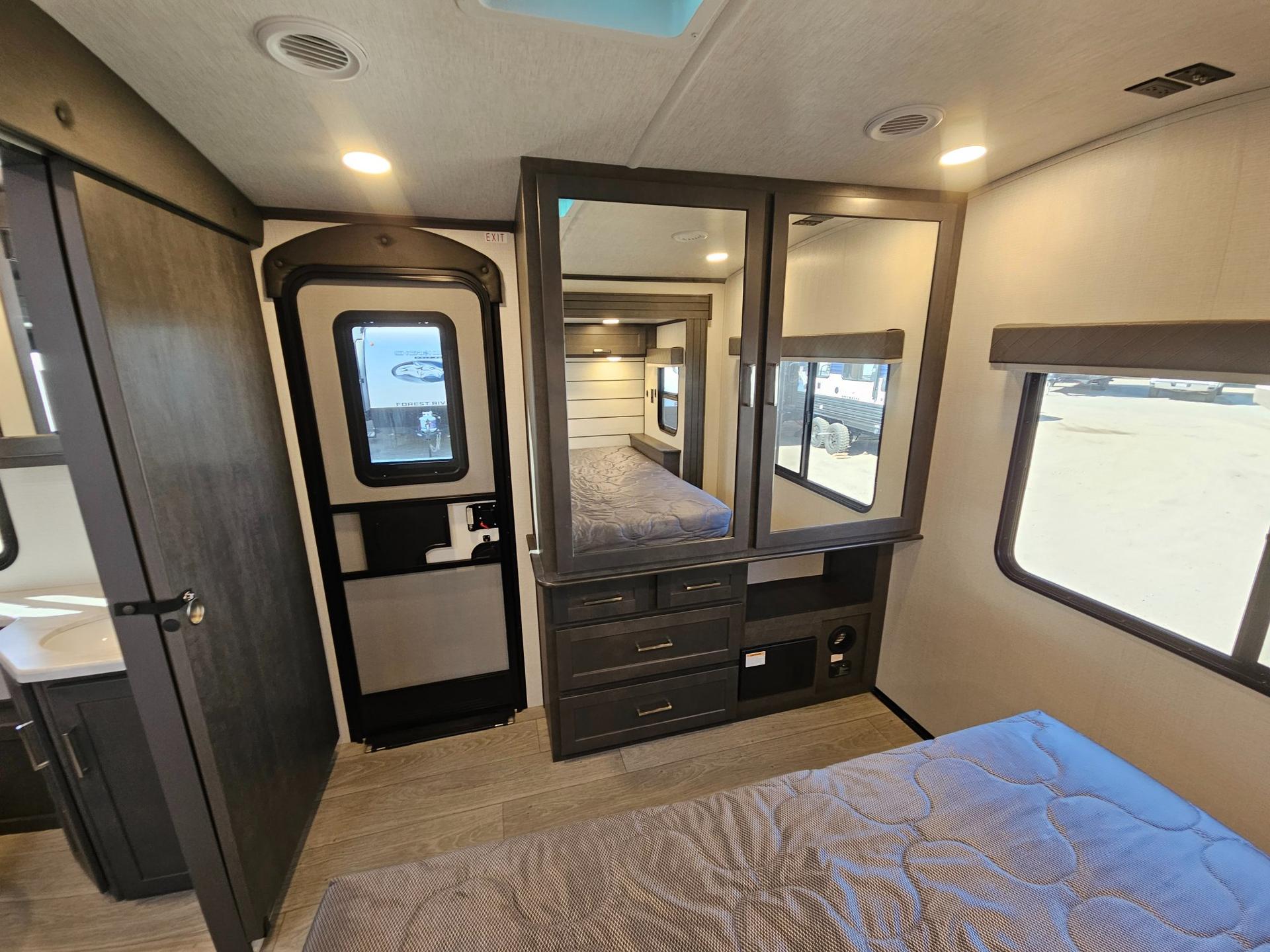 2025 Keystone RV 2025 Keystone RV Cougar Half-Ton - thumbnail 34