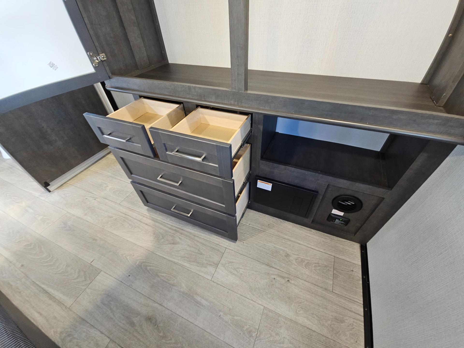 2025 Keystone RV 2025 Keystone RV Cougar Half-Ton - thumbnail 35