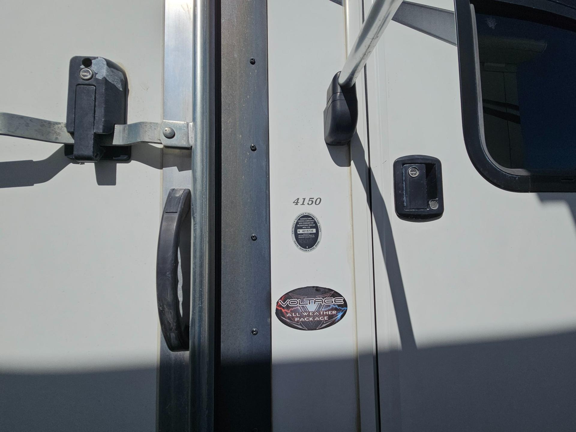 2016 Dutchmen RV 2016 Dutchmen RV Voltage - thumbnail 55